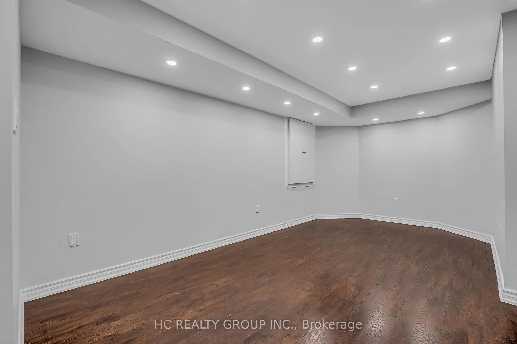 130 Royview Crescent