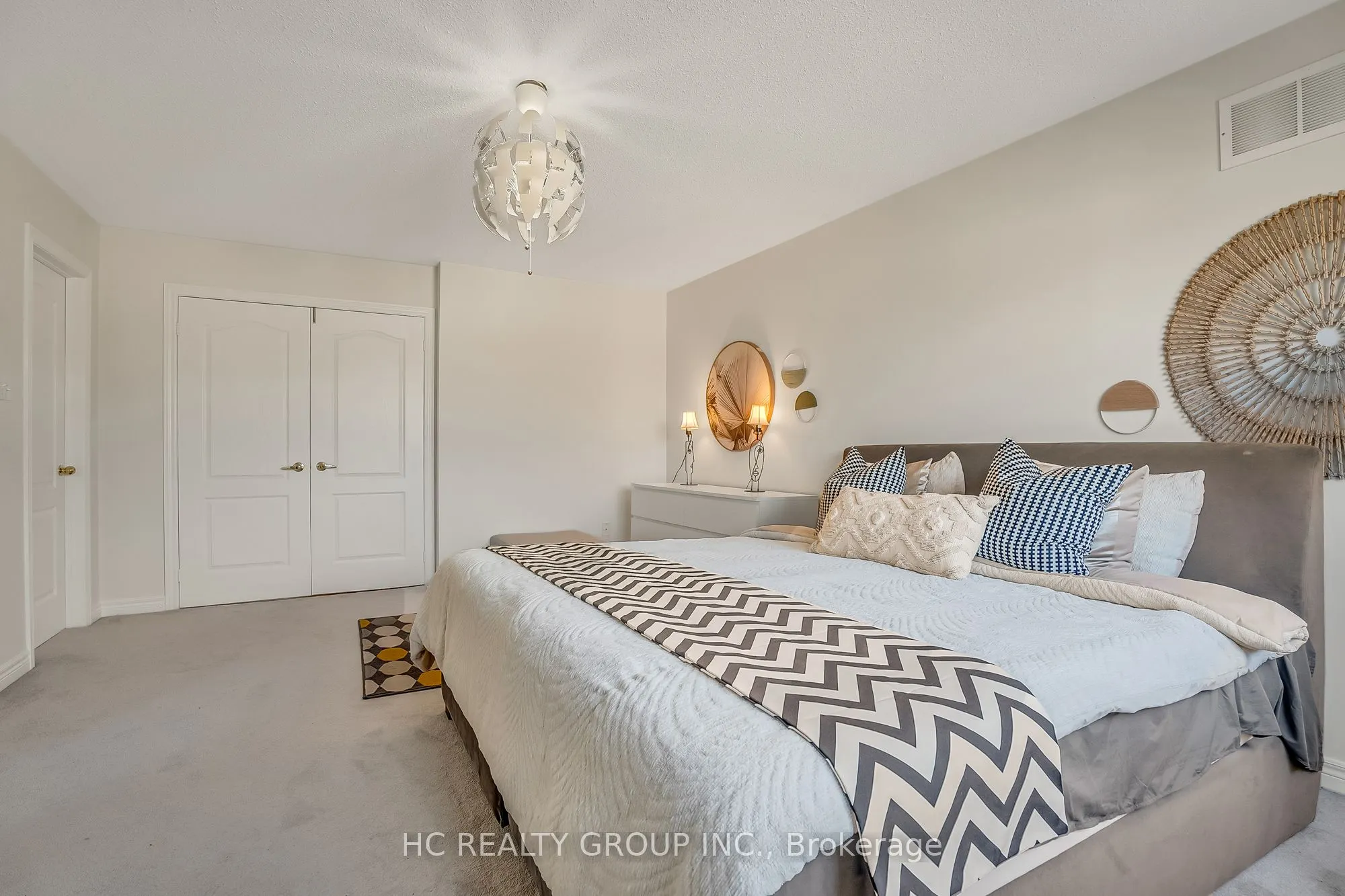130 Royview Crescent