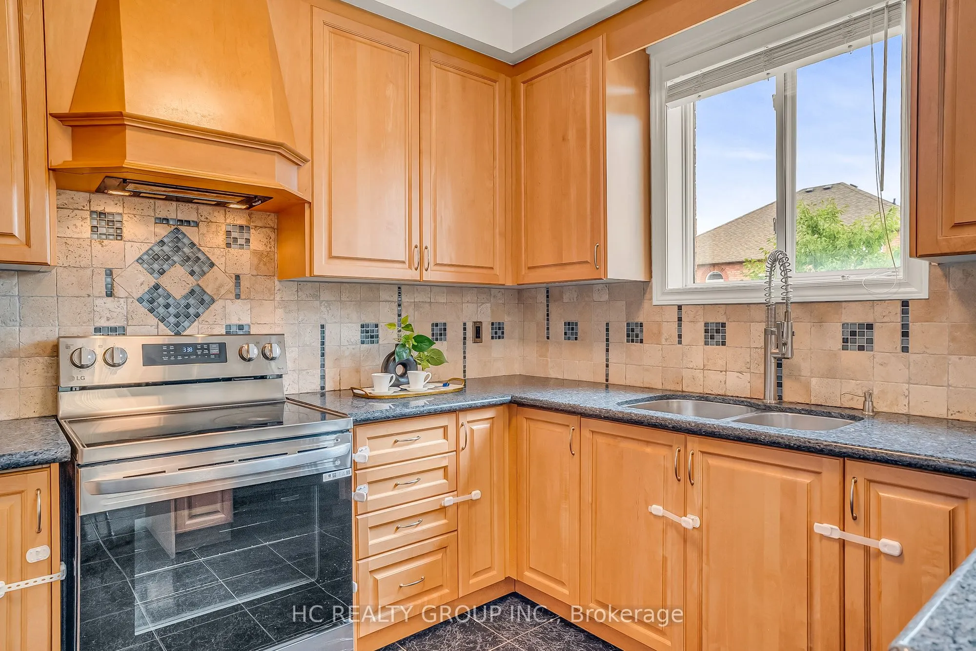 130 Royview Crescent