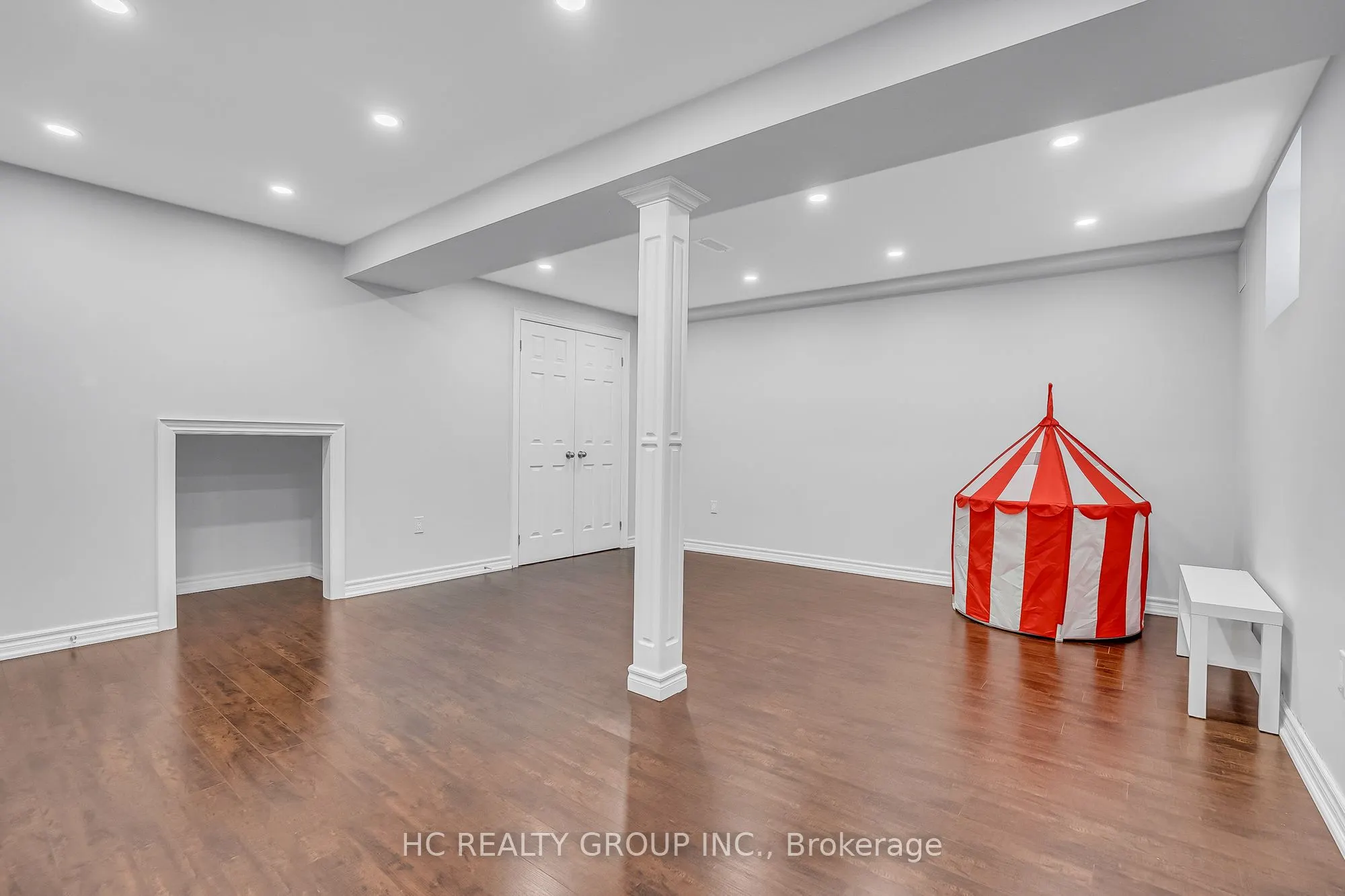 130 Royview Crescent