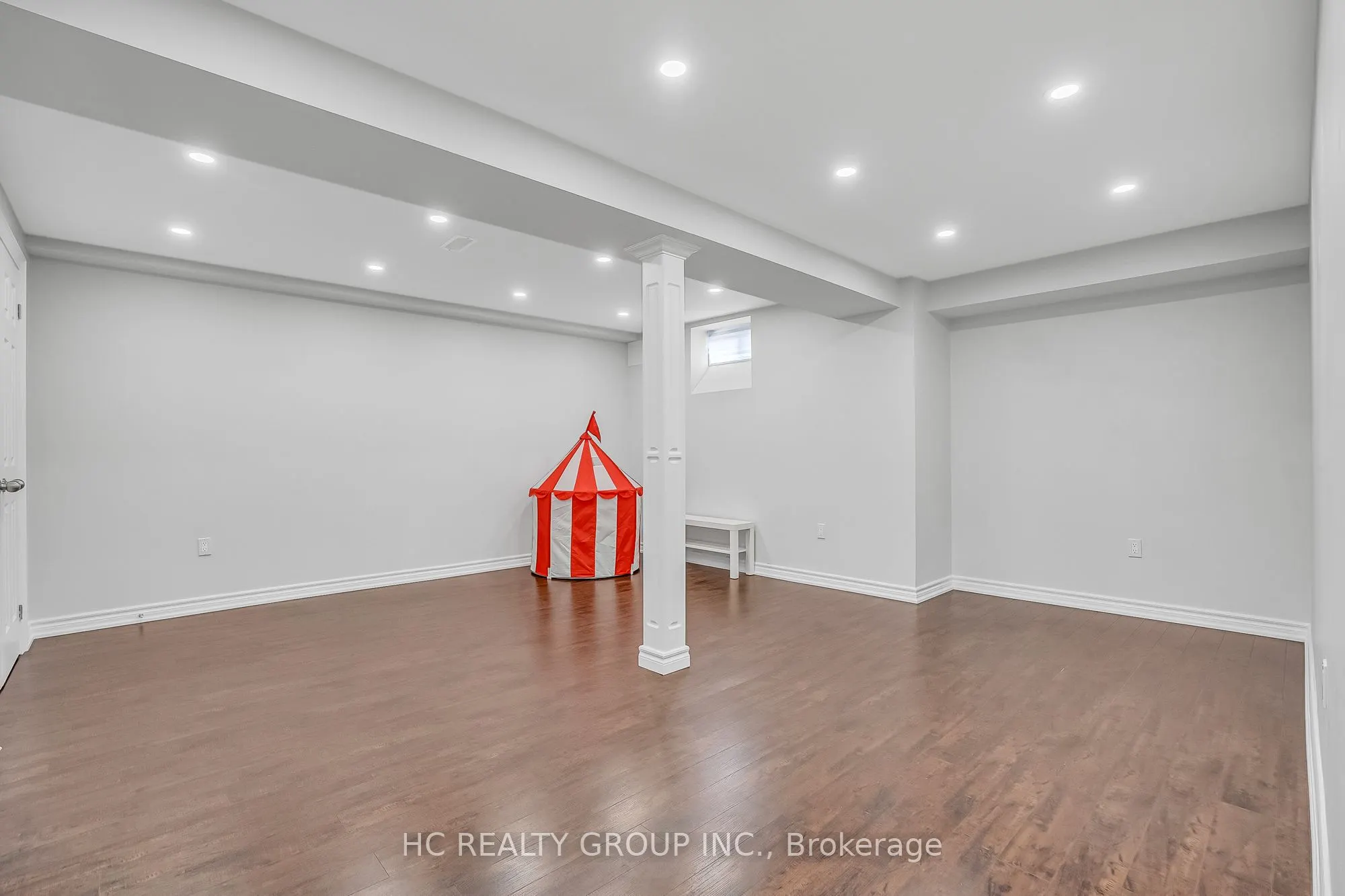 130 Royview Crescent