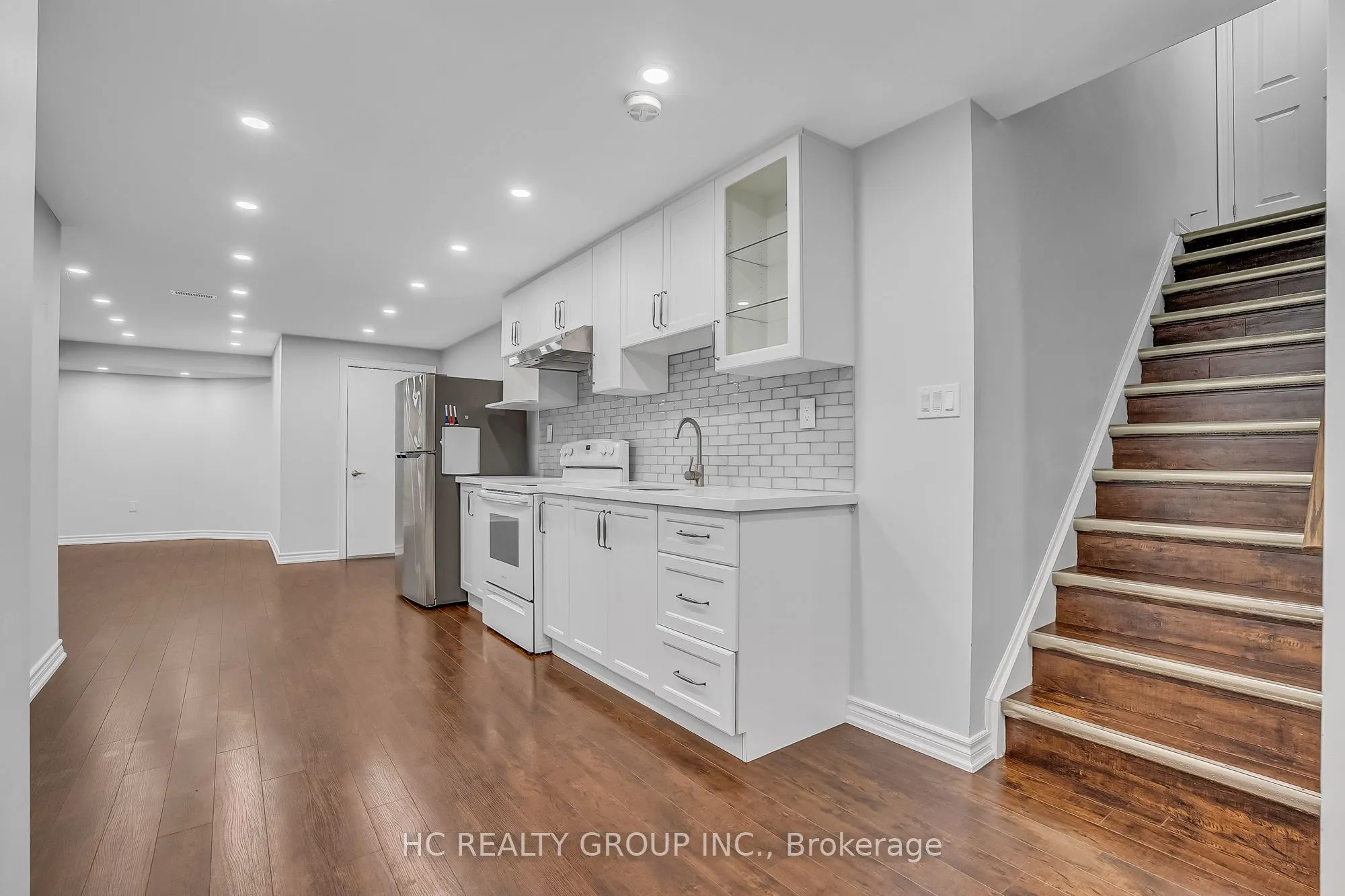 130 Royview Crescent