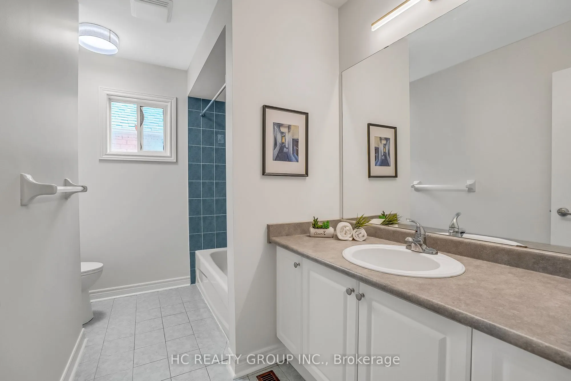 130 Royview Crescent