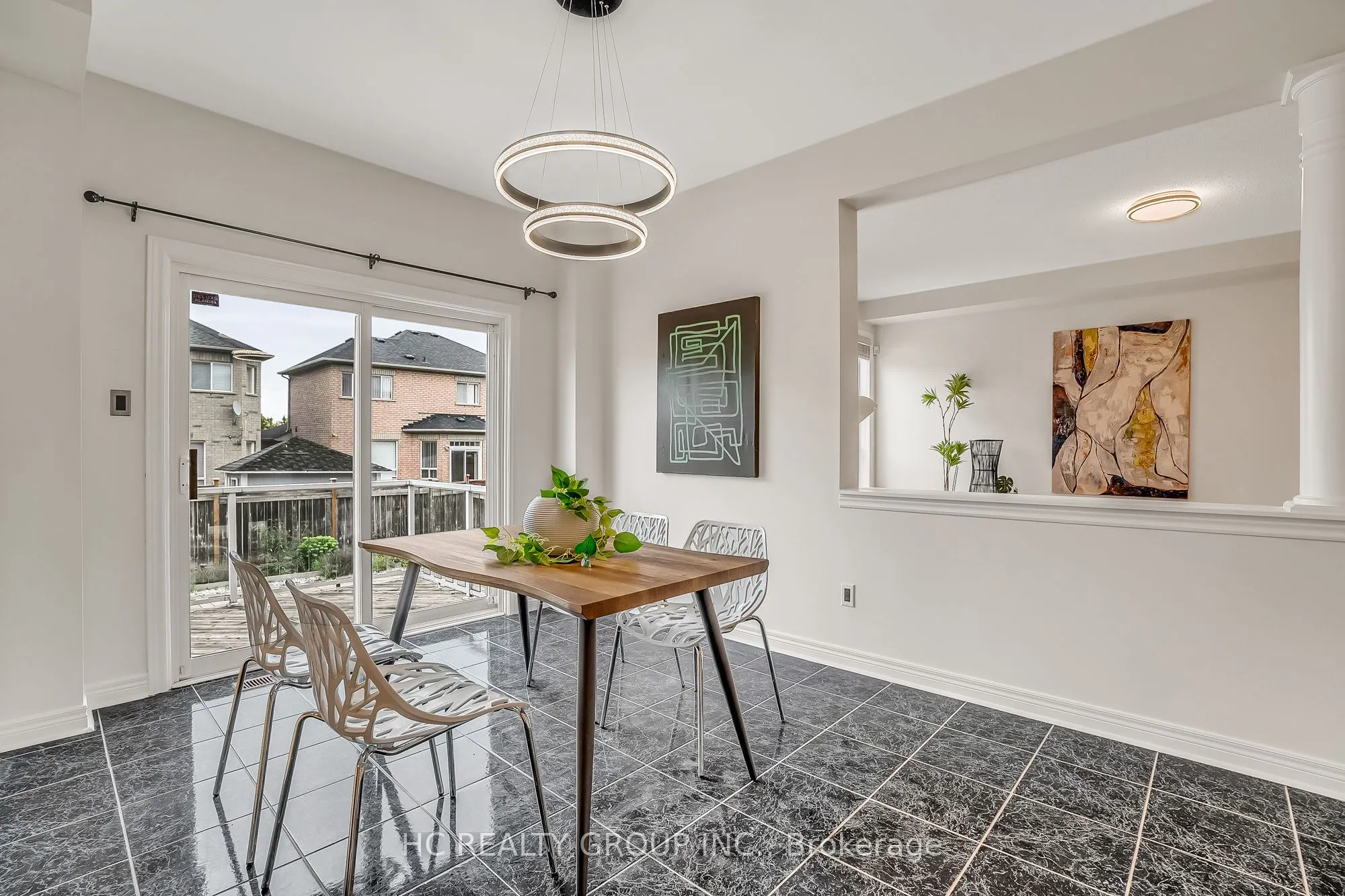 130 Royview Crescent