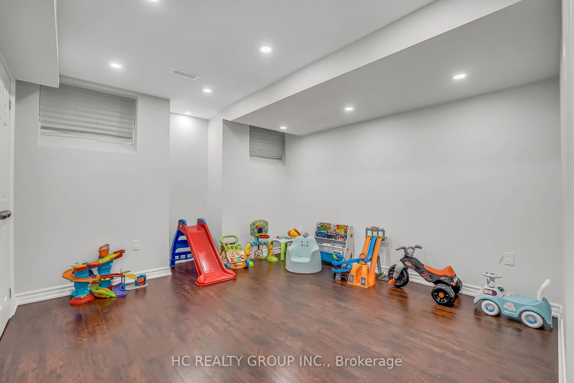 130 Royview Crescent