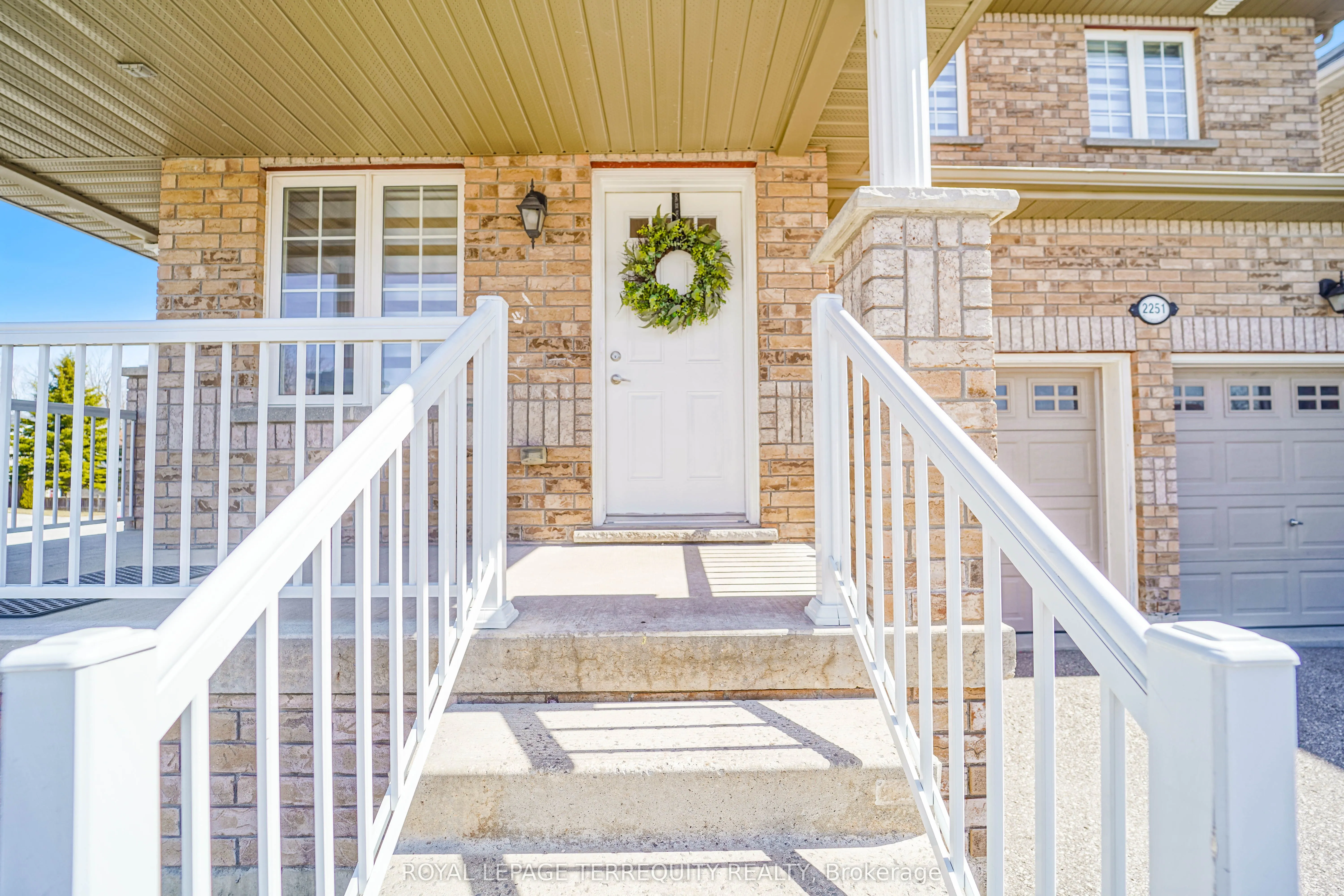 2251 Whitewood Crescent