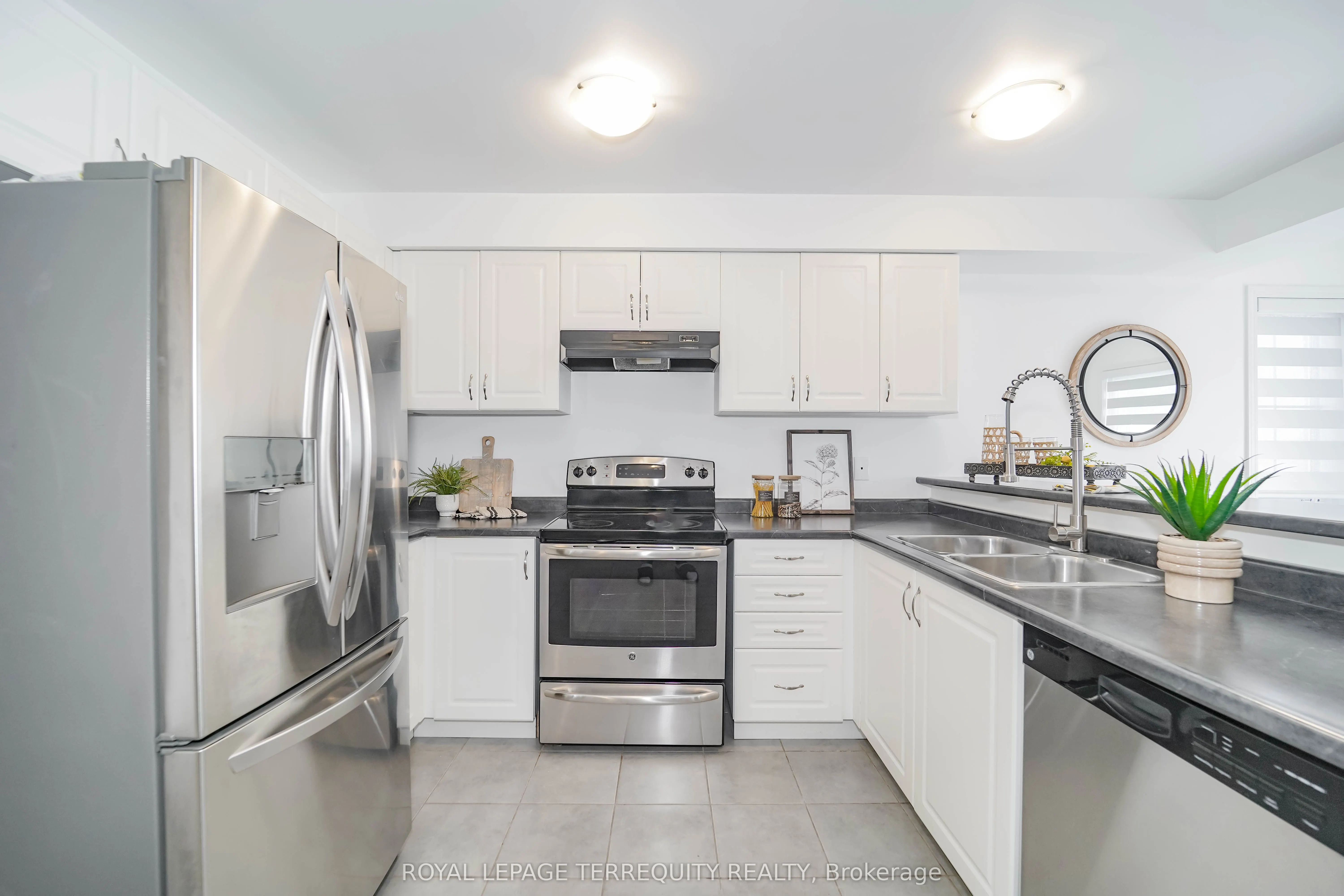 2251 Whitewood Crescent