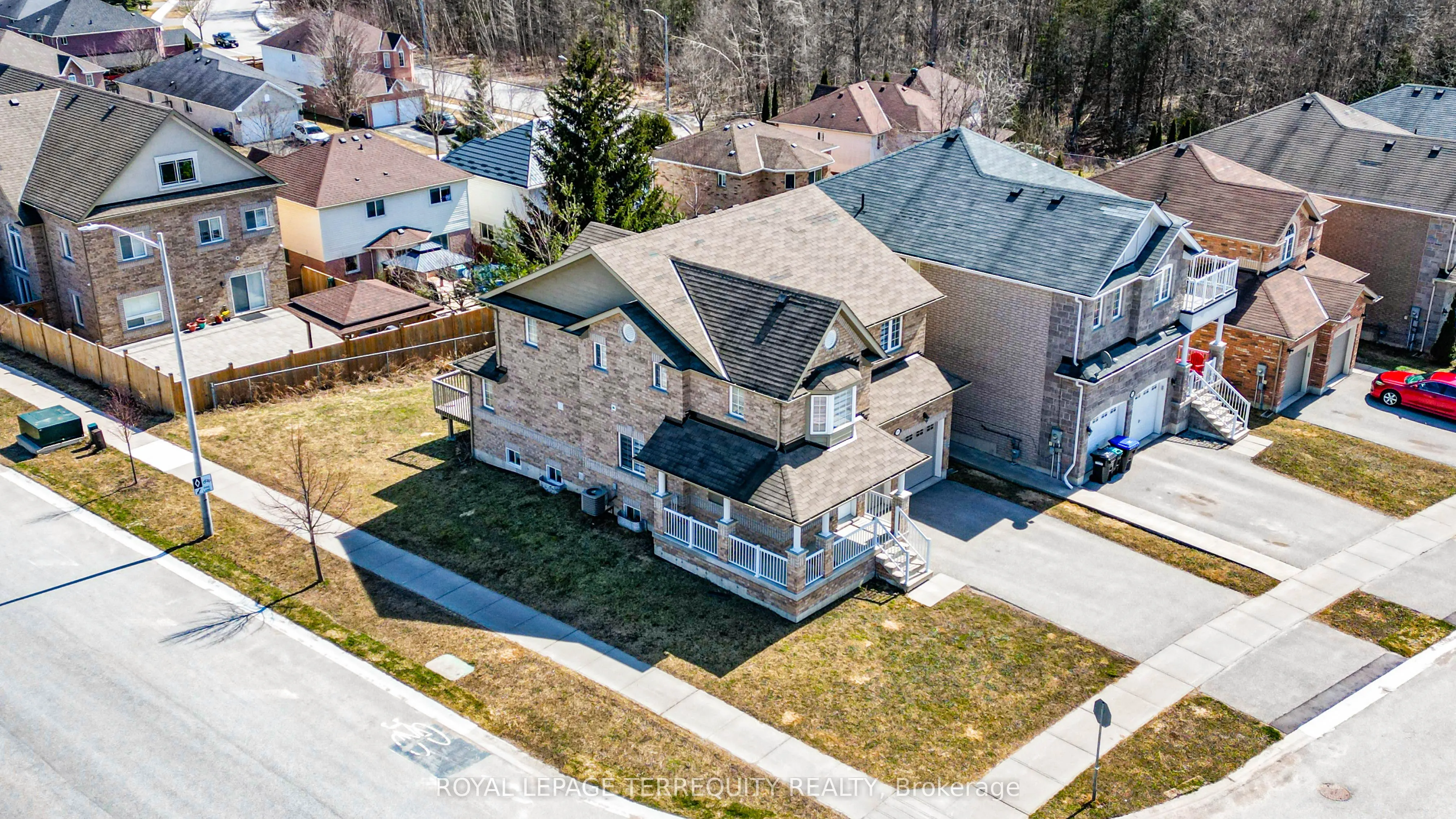 2251 Whitewood Crescent