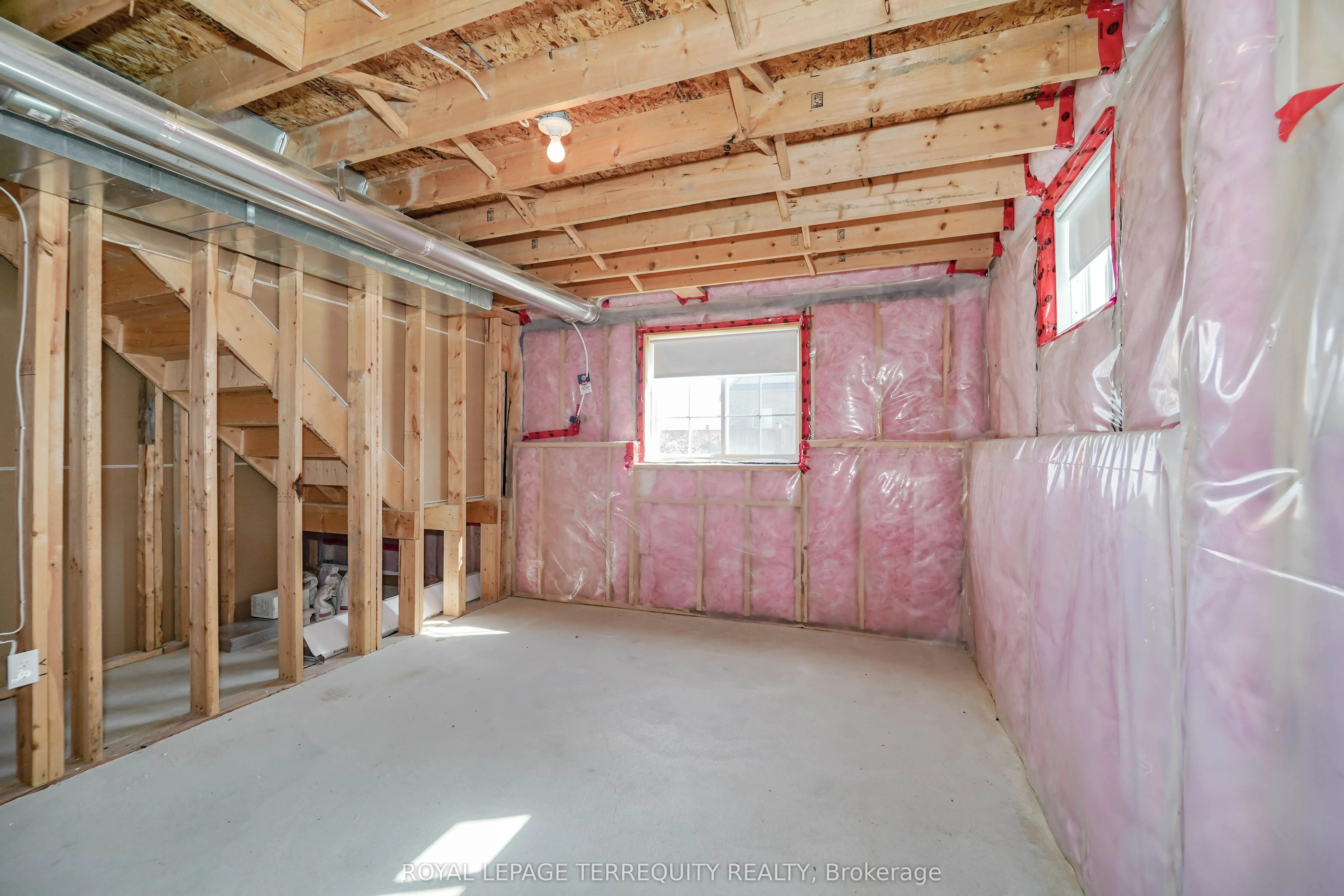 2251 Whitewood Crescent