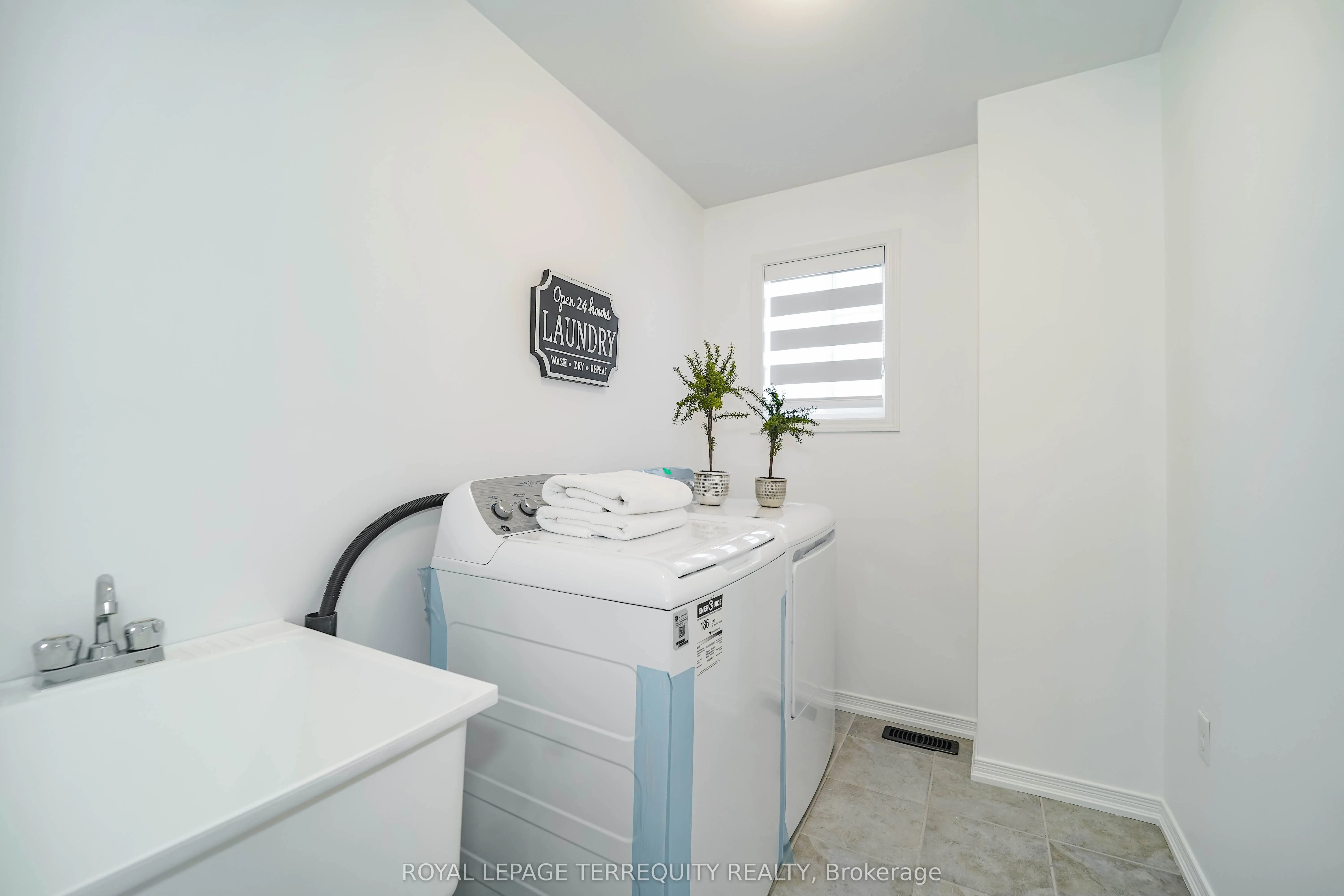 2251 Whitewood Crescent
