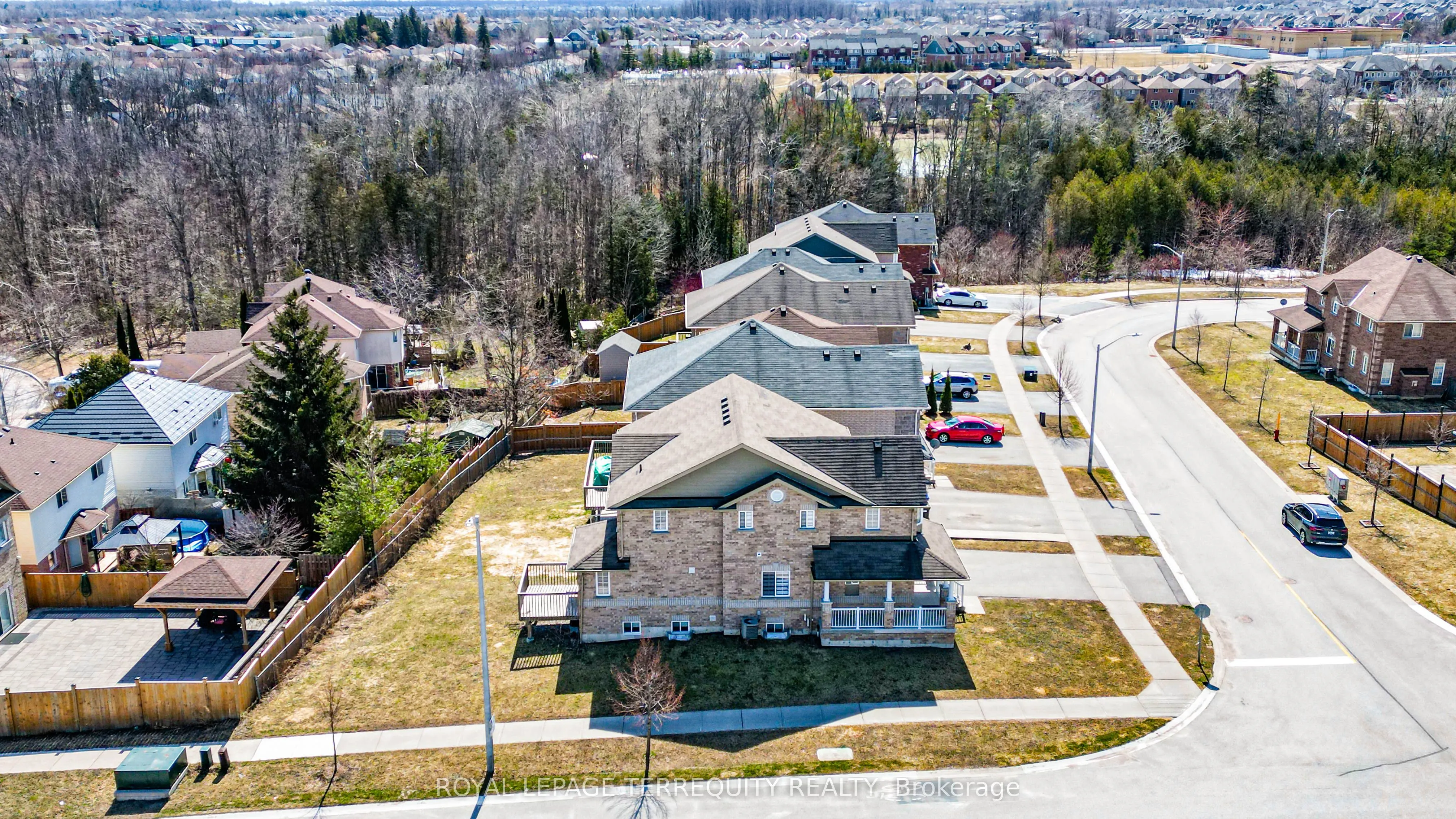 2251 Whitewood Crescent