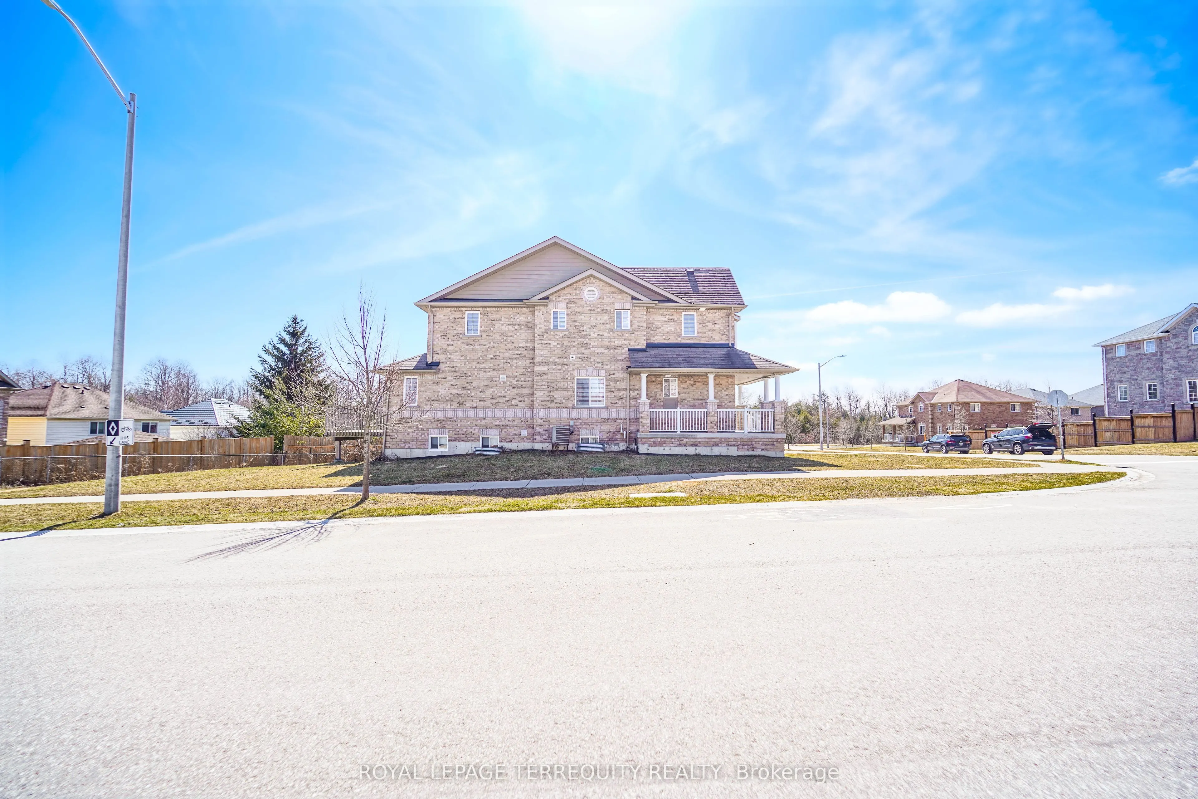 2251 Whitewood Crescent