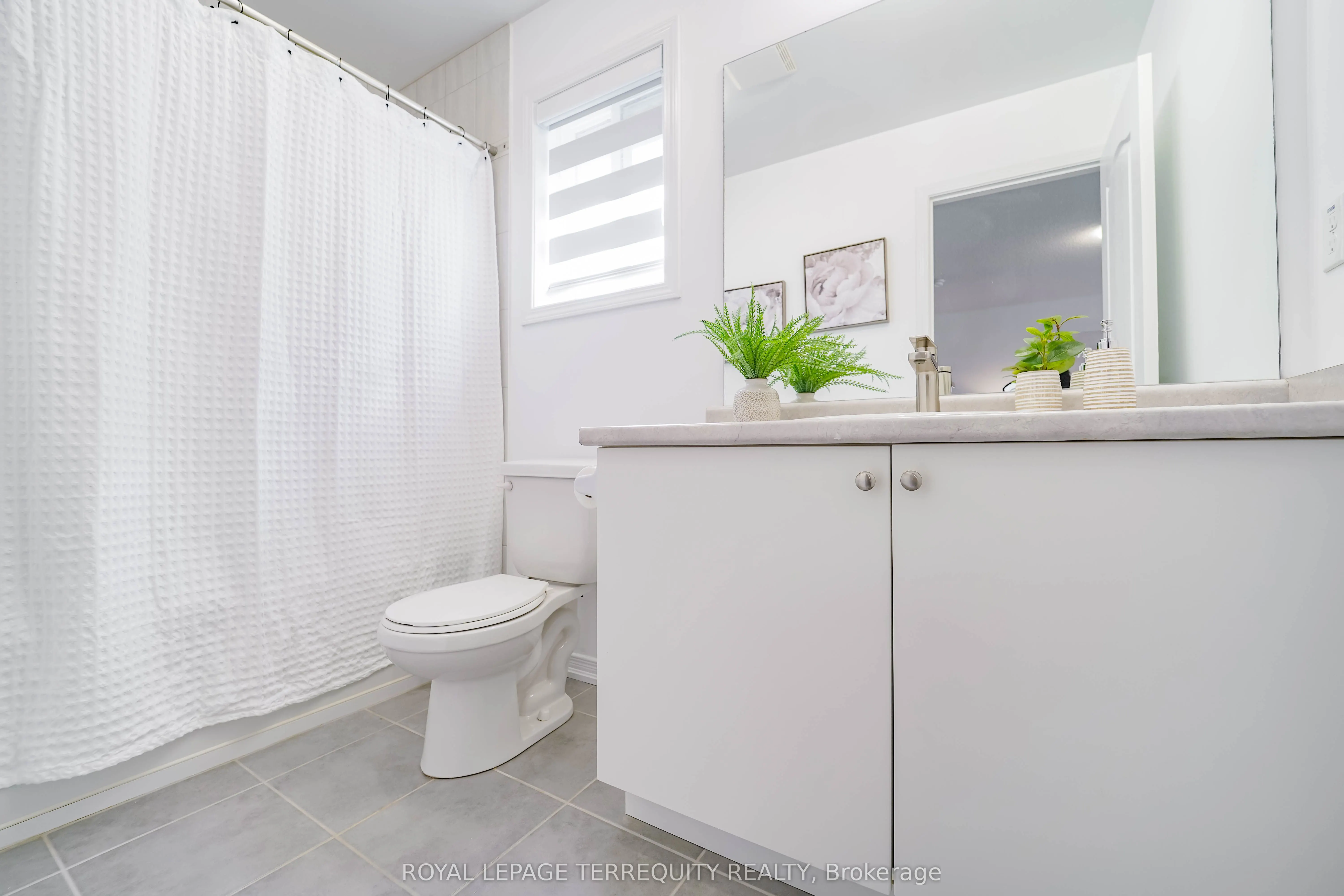2251 Whitewood Crescent