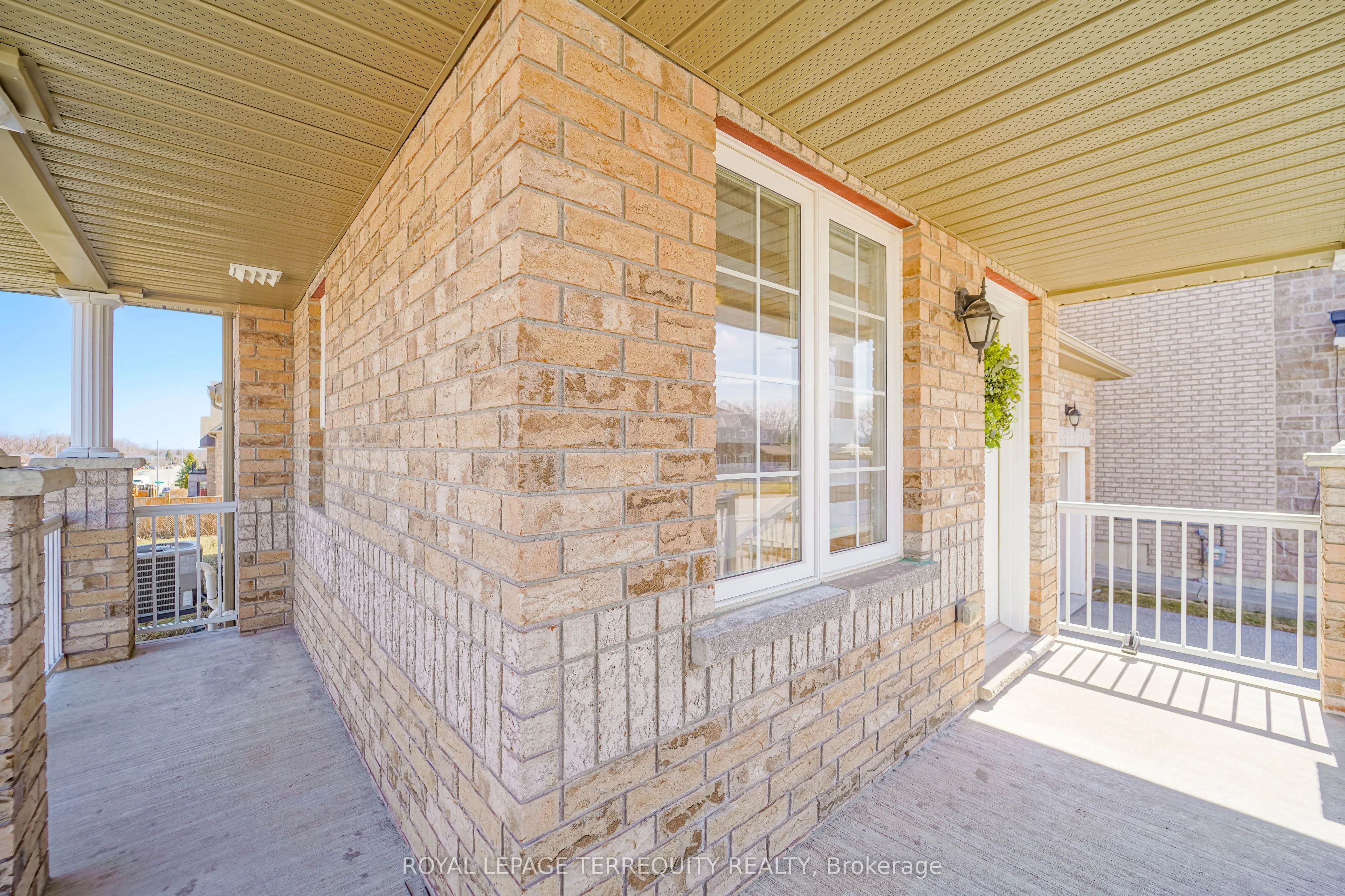 2251 Whitewood Crescent