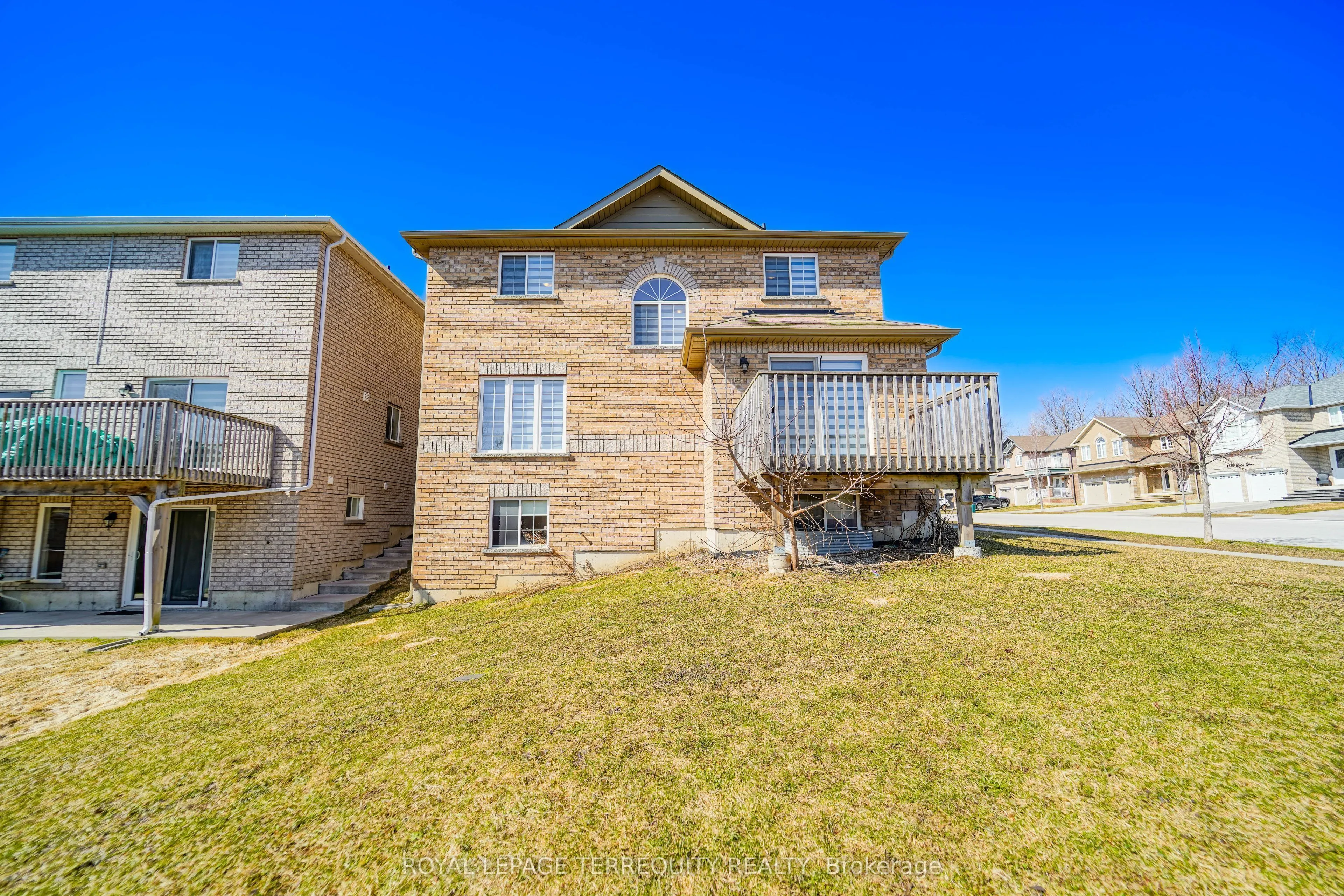 2251 Whitewood Crescent
