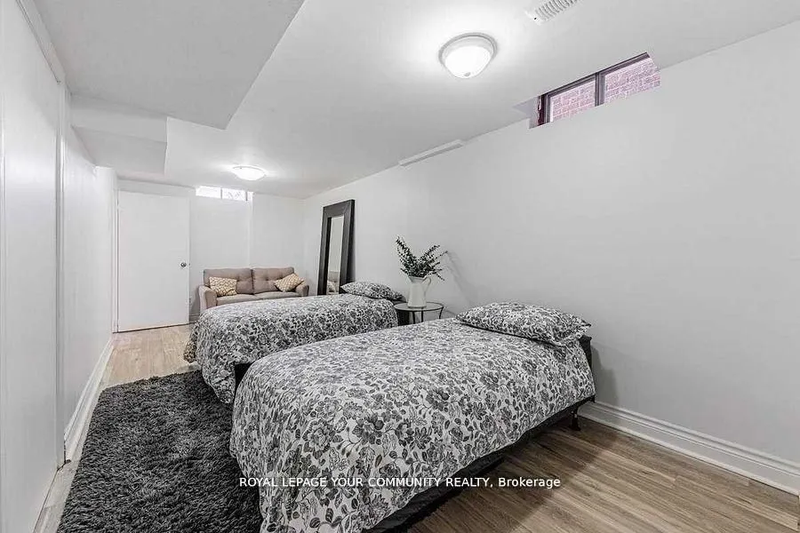 26 Millcroft Way