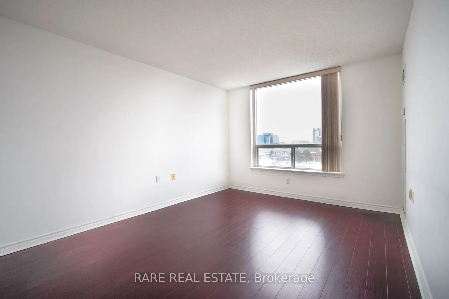 9015 Leslie Street, #807