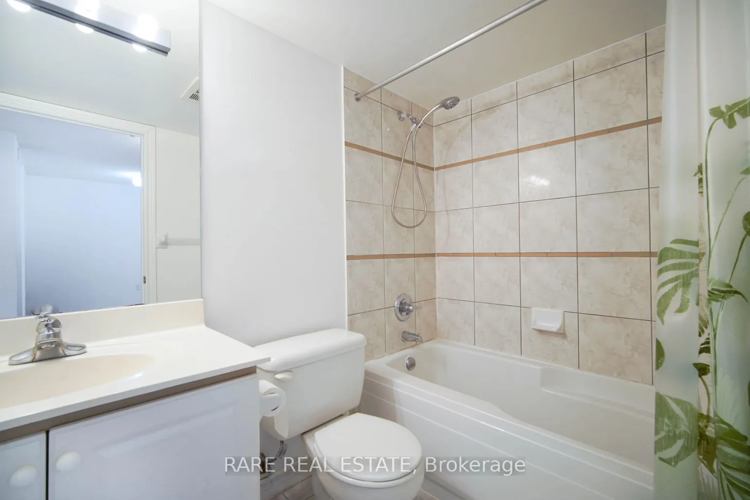 9015 Leslie Street, #807
