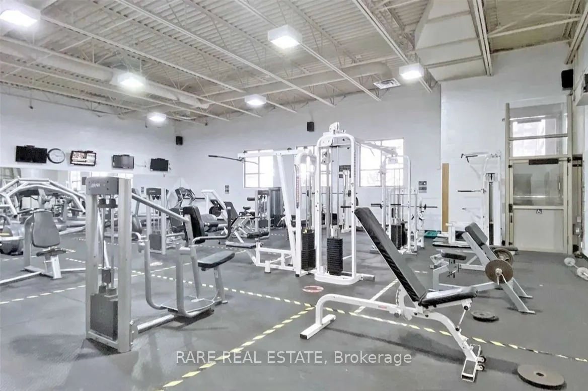 9015 Leslie Street, #807