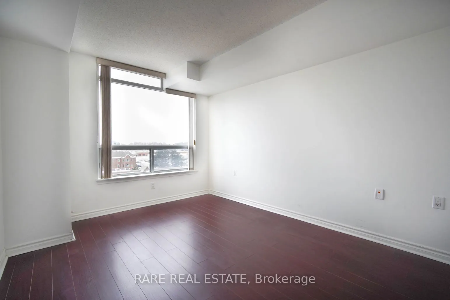 9015 Leslie Street, #807