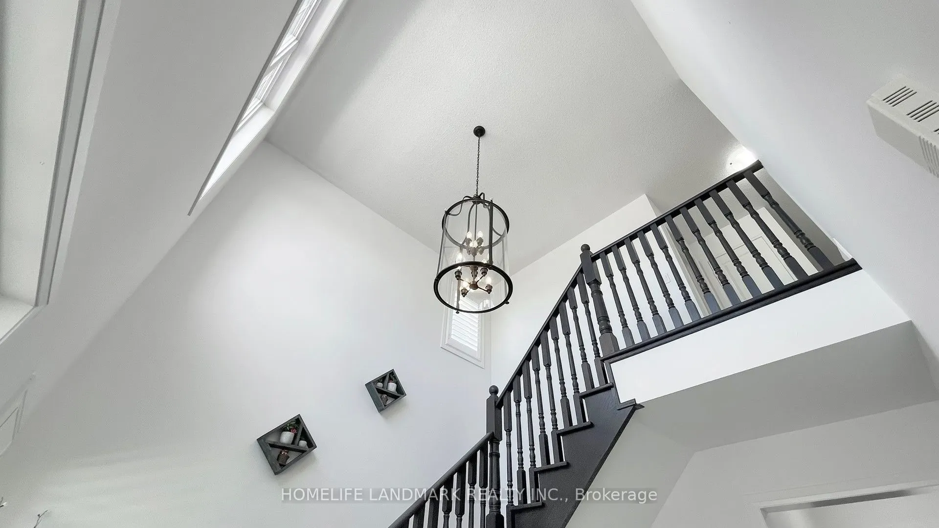 51 Crimson King Way