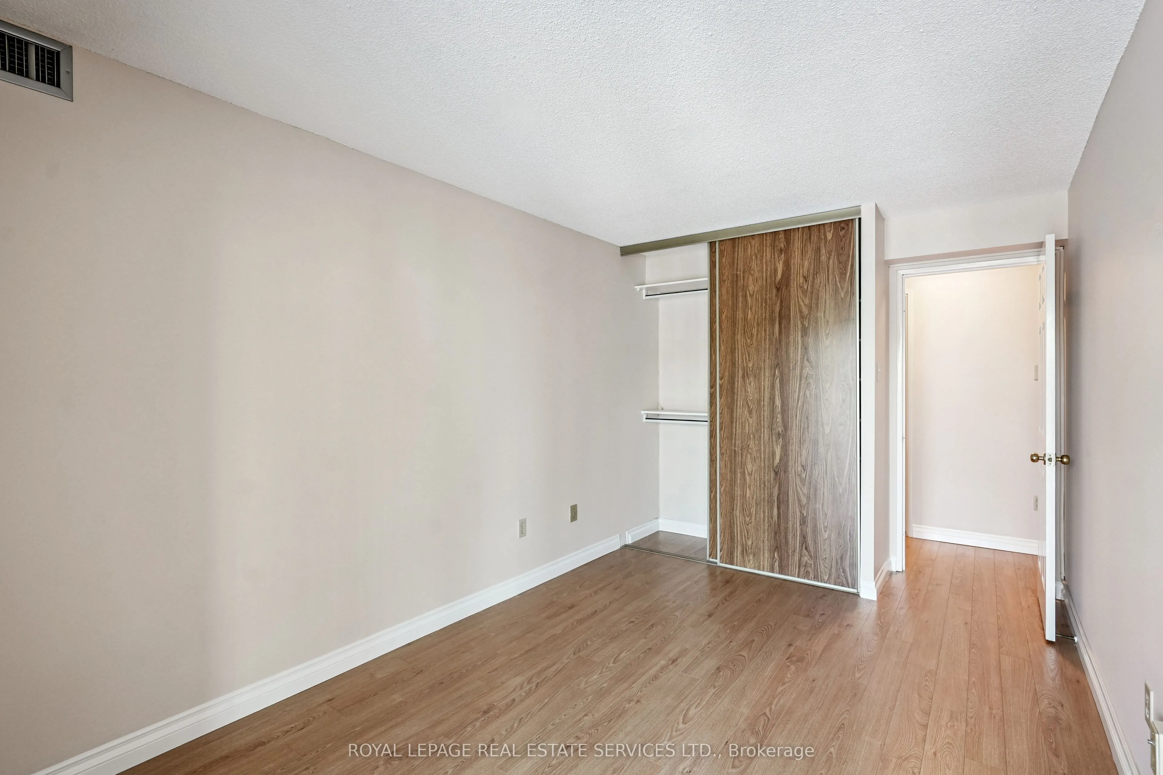 30 Harding Boulevard W, #417