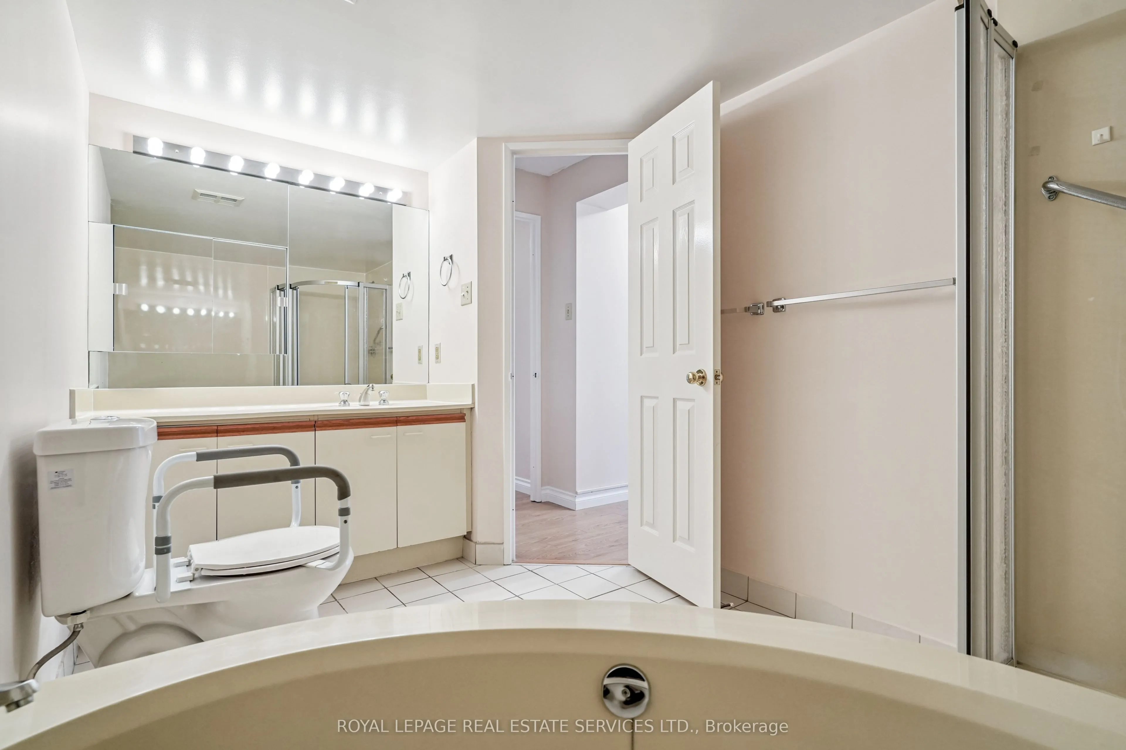 30 Harding Boulevard W, #417