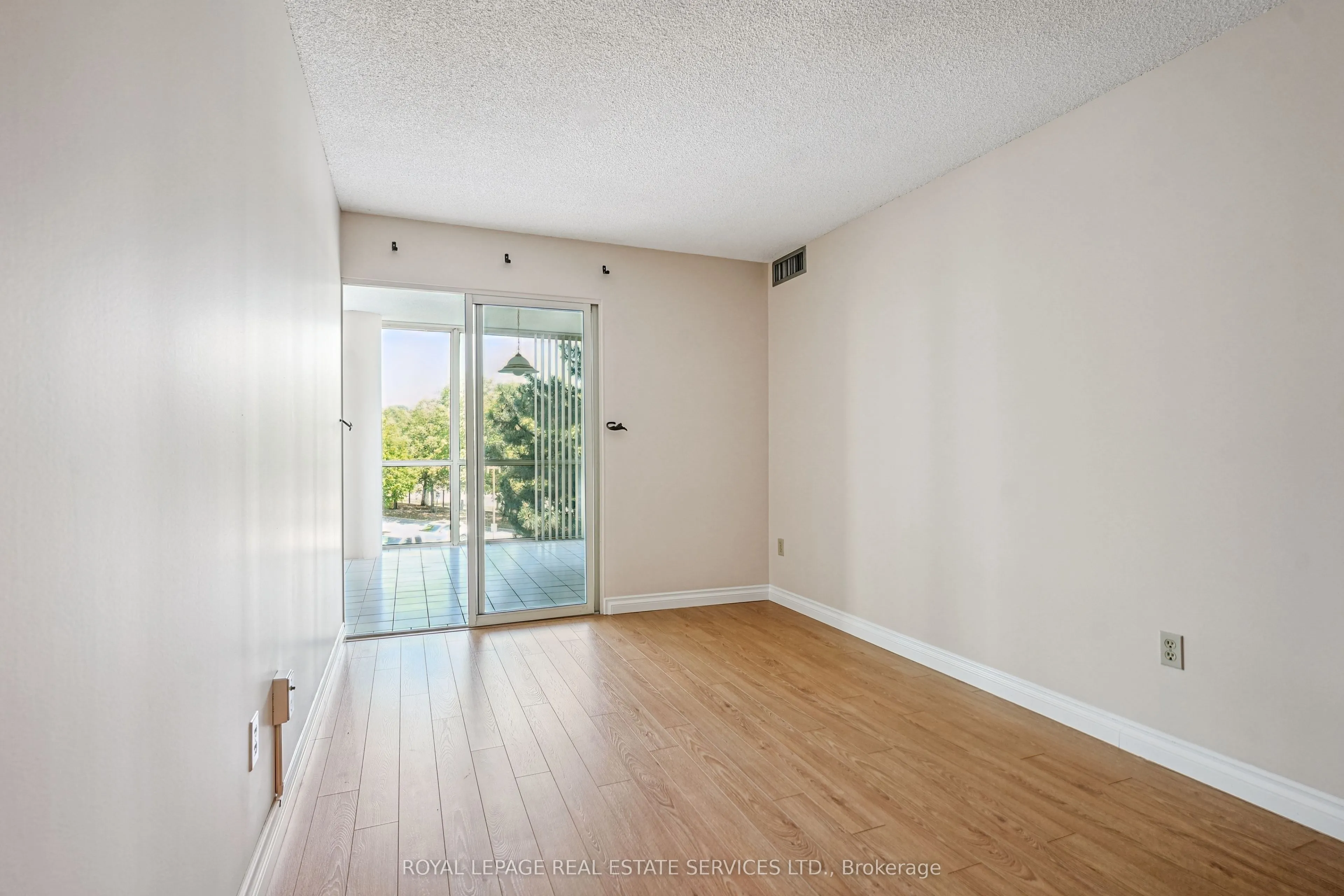 30 Harding Boulevard W, #417