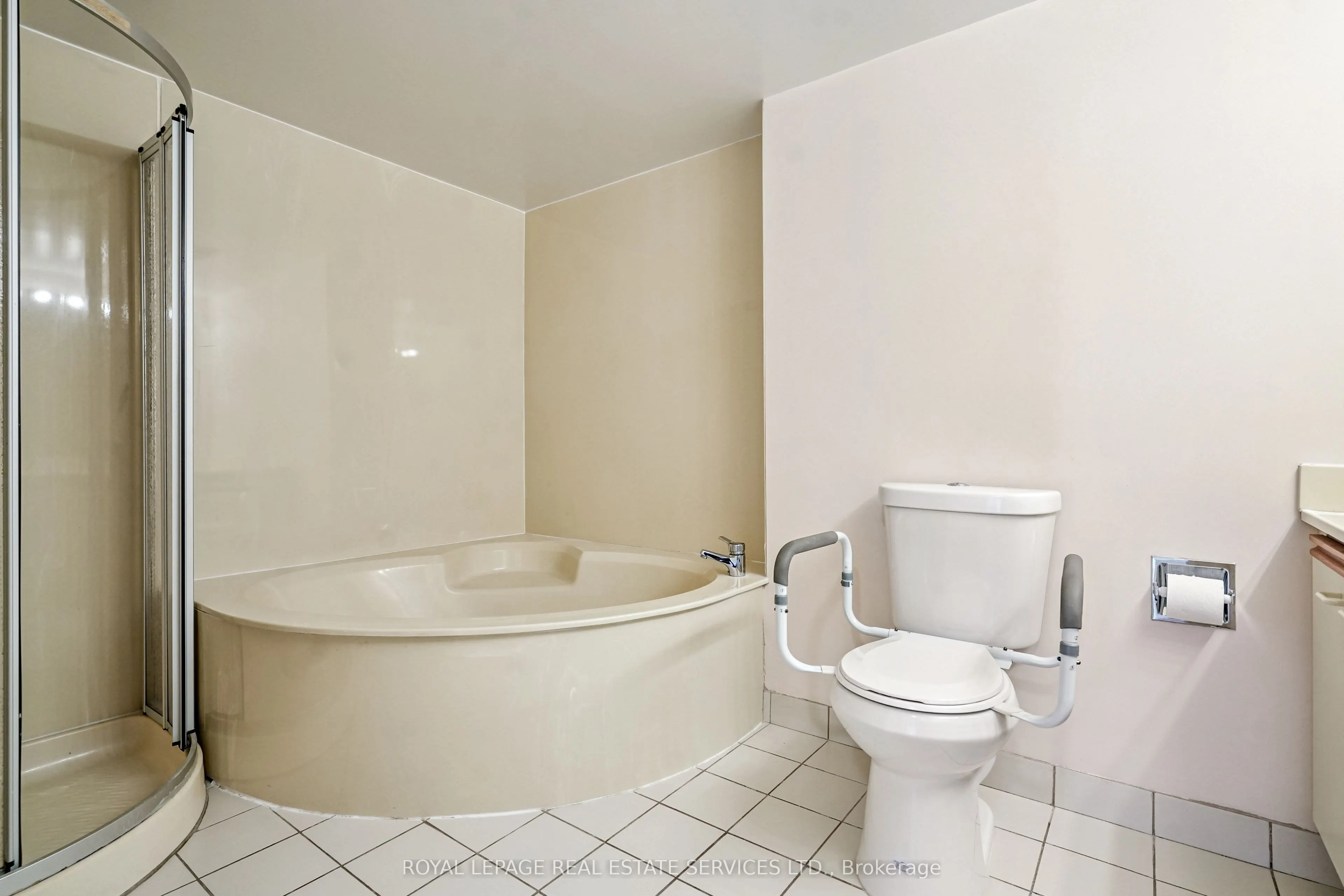 30 Harding Boulevard W, #417