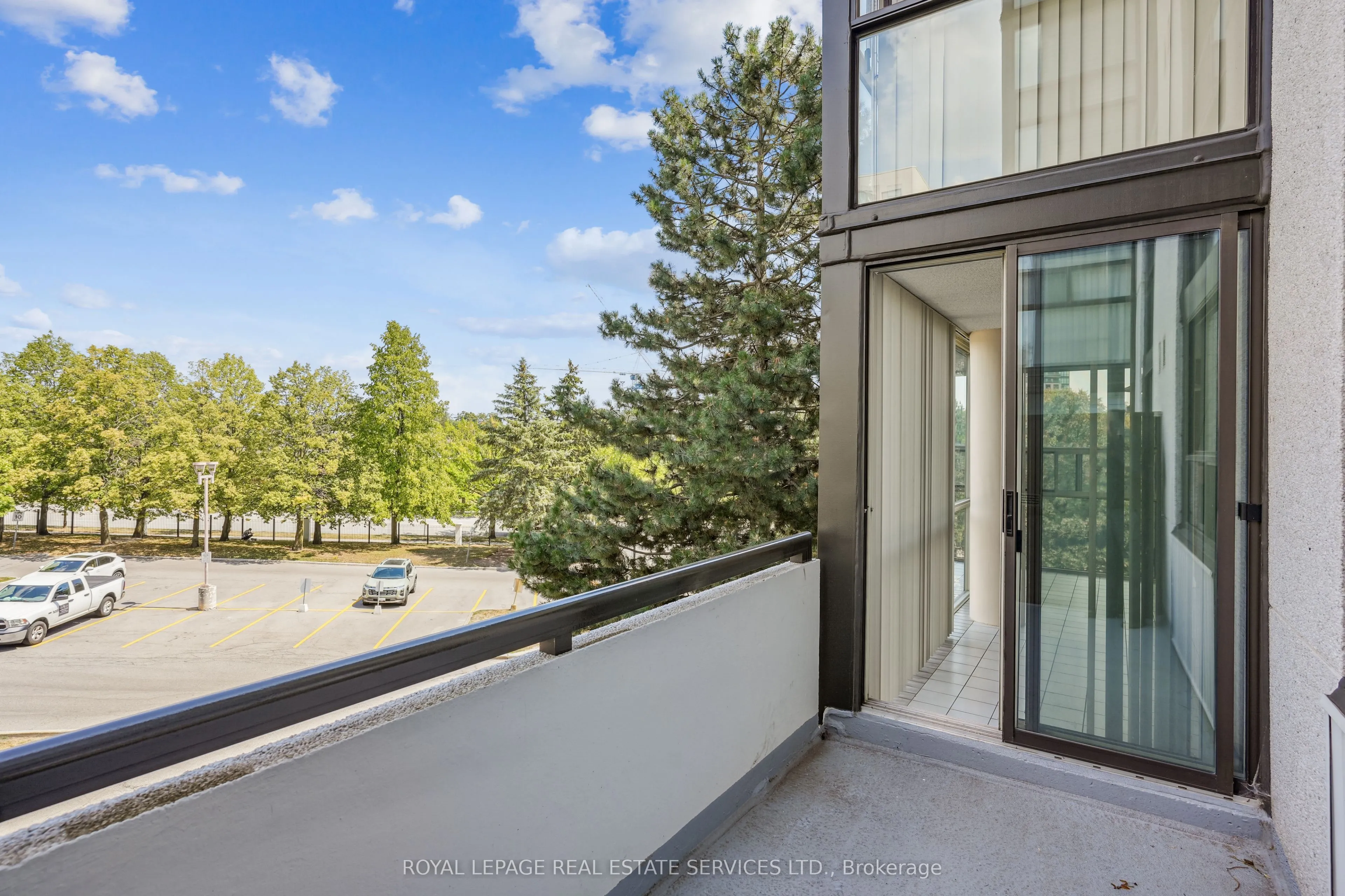 30 Harding Boulevard W, #417
