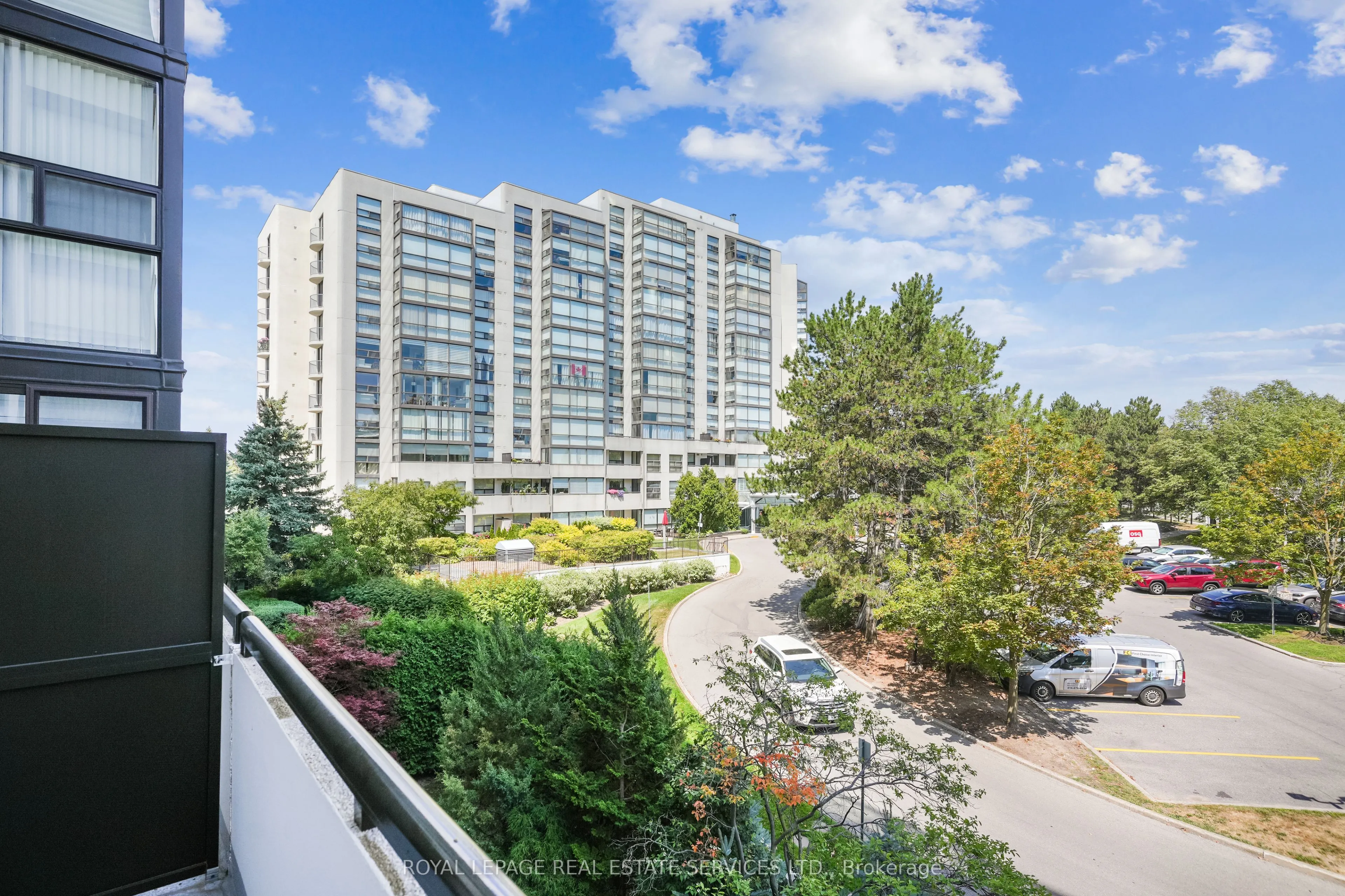 30 Harding Boulevard W, #417