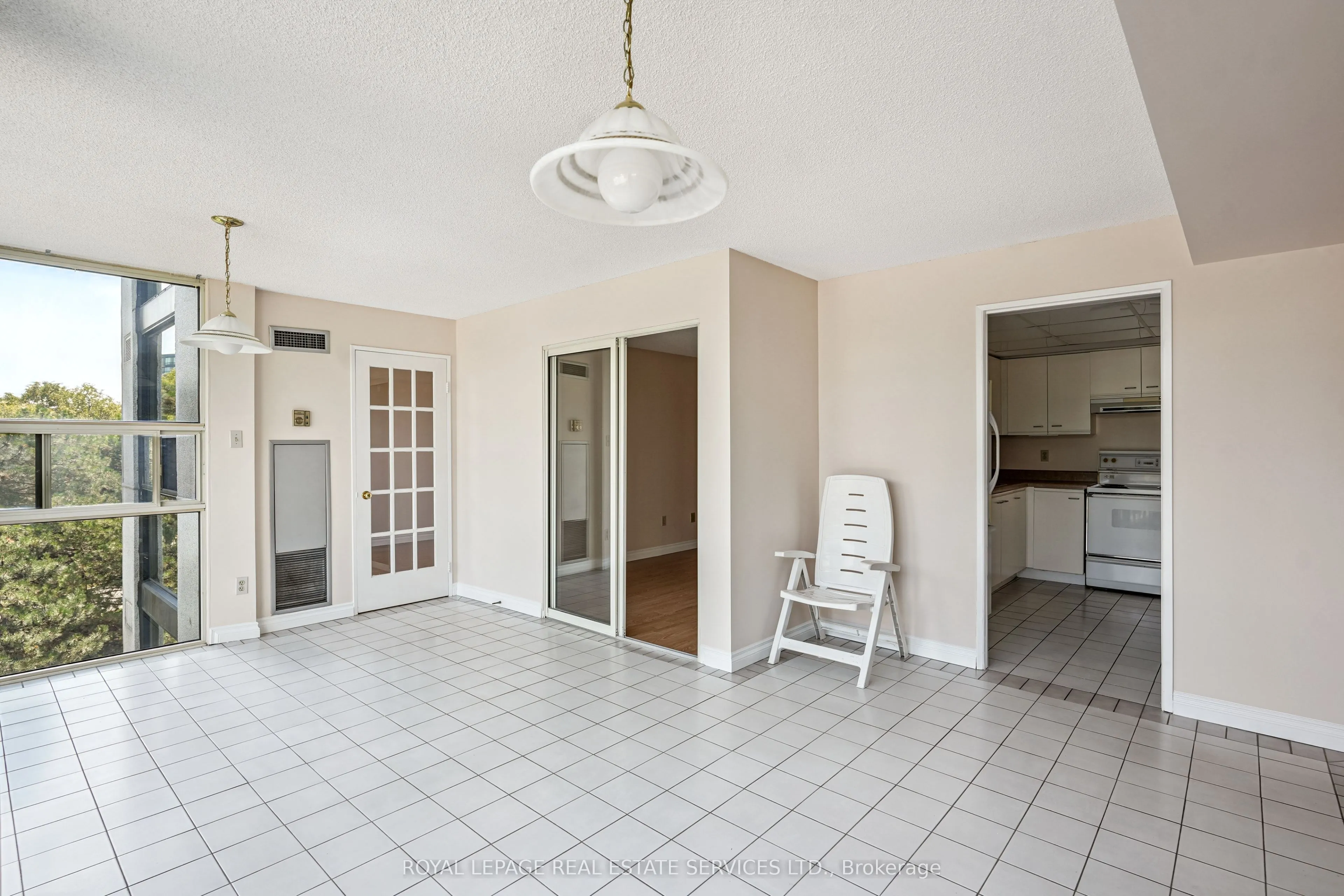 30 Harding Boulevard W, #417