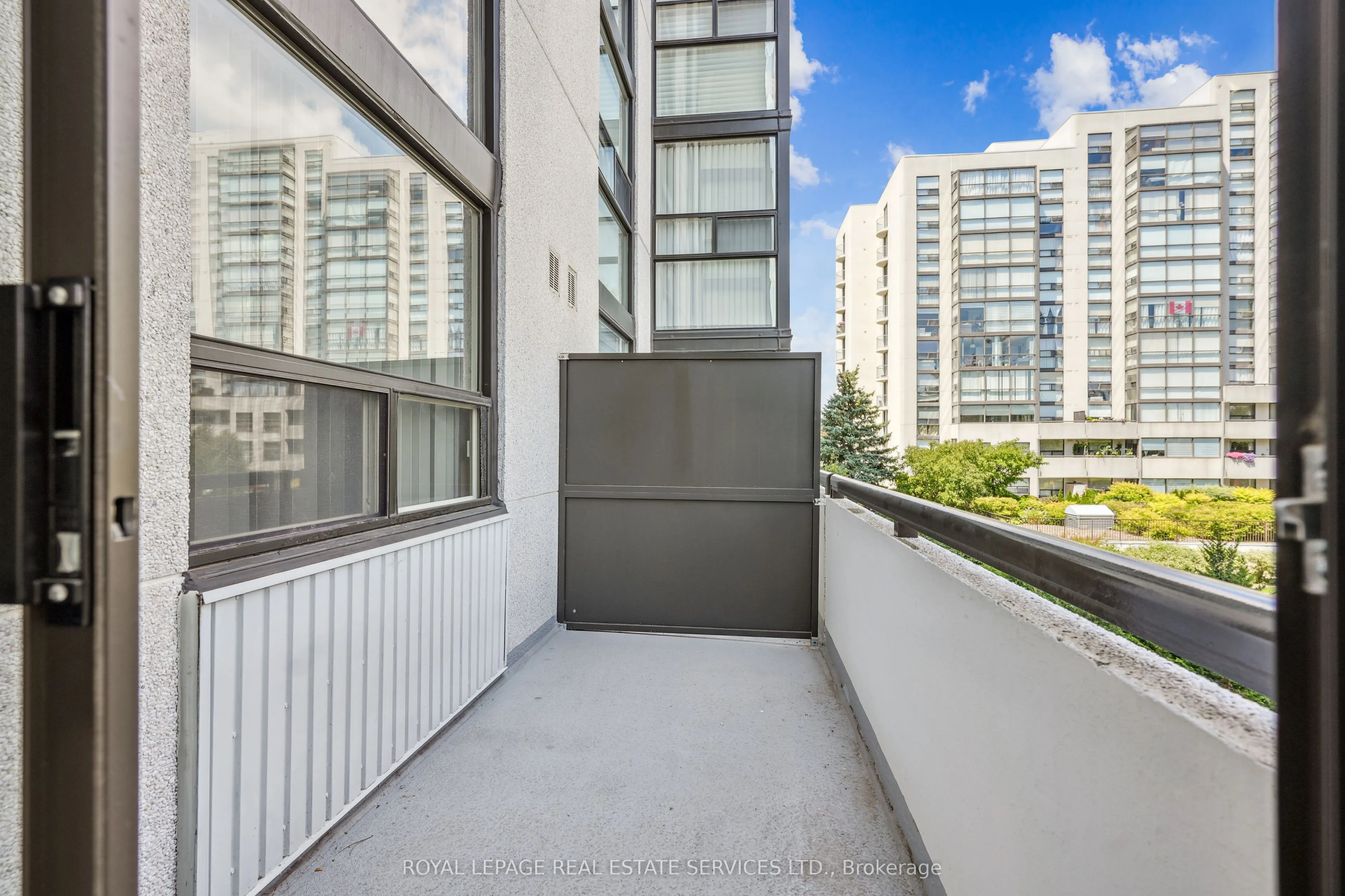 30 Harding Boulevard W, #417