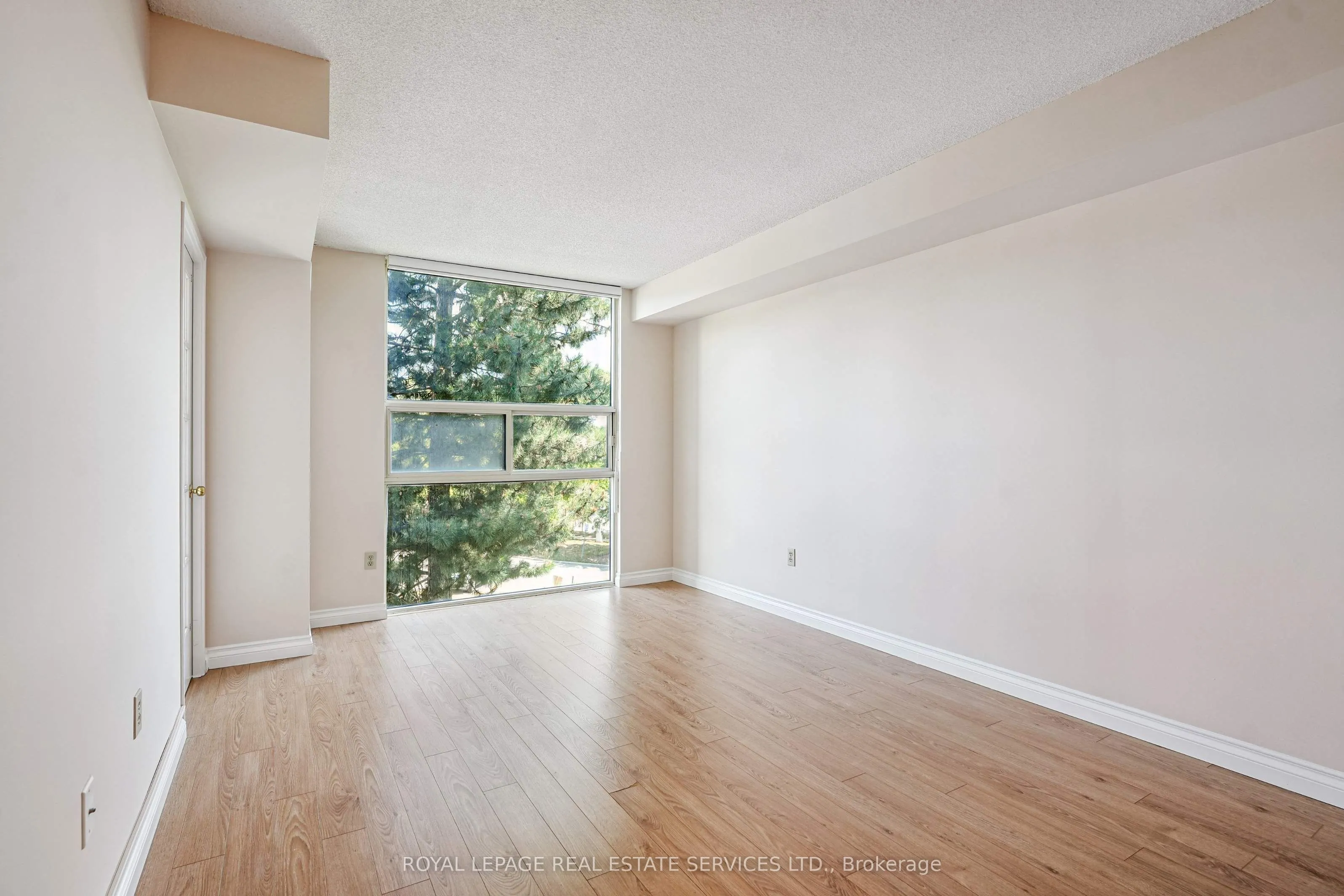30 Harding Boulevard W, #417
