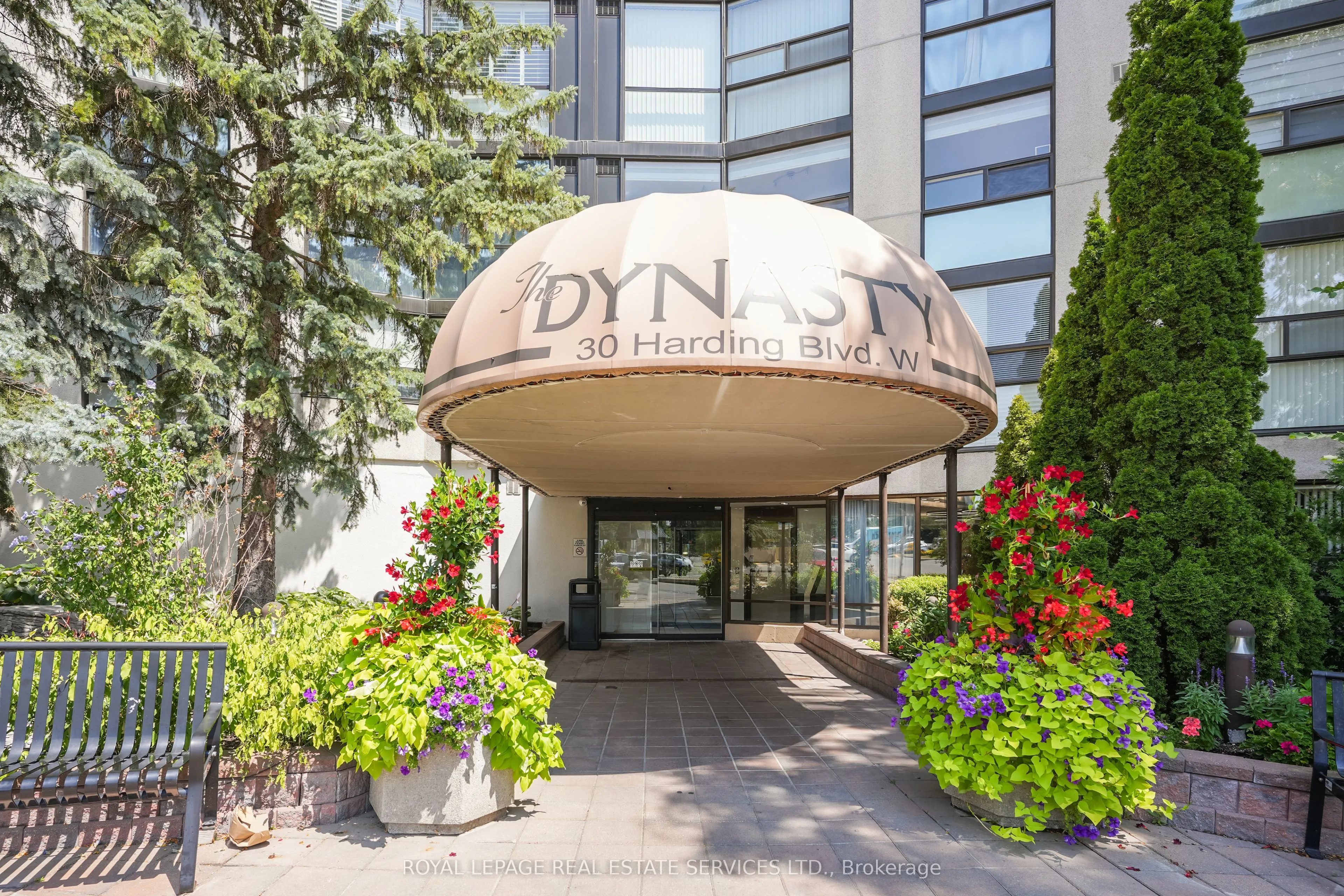 30 Harding Boulevard W, #417