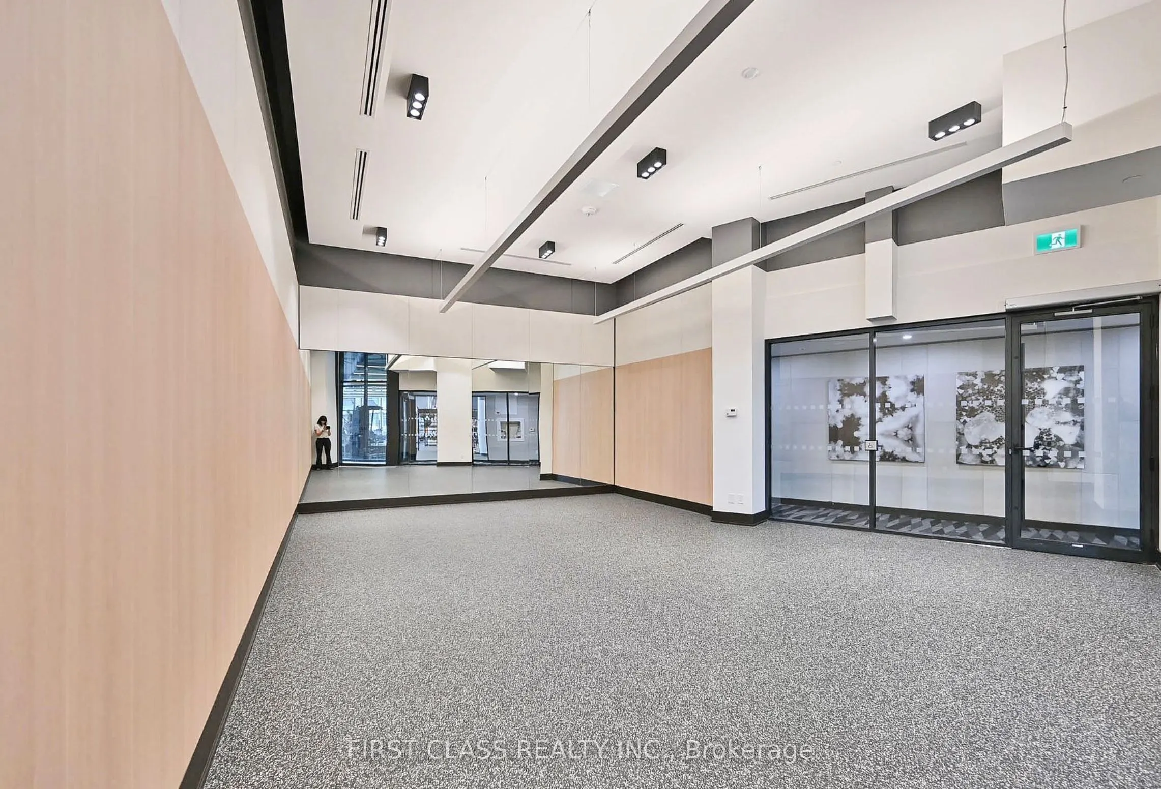 38 Simcoe Promenade W, #405