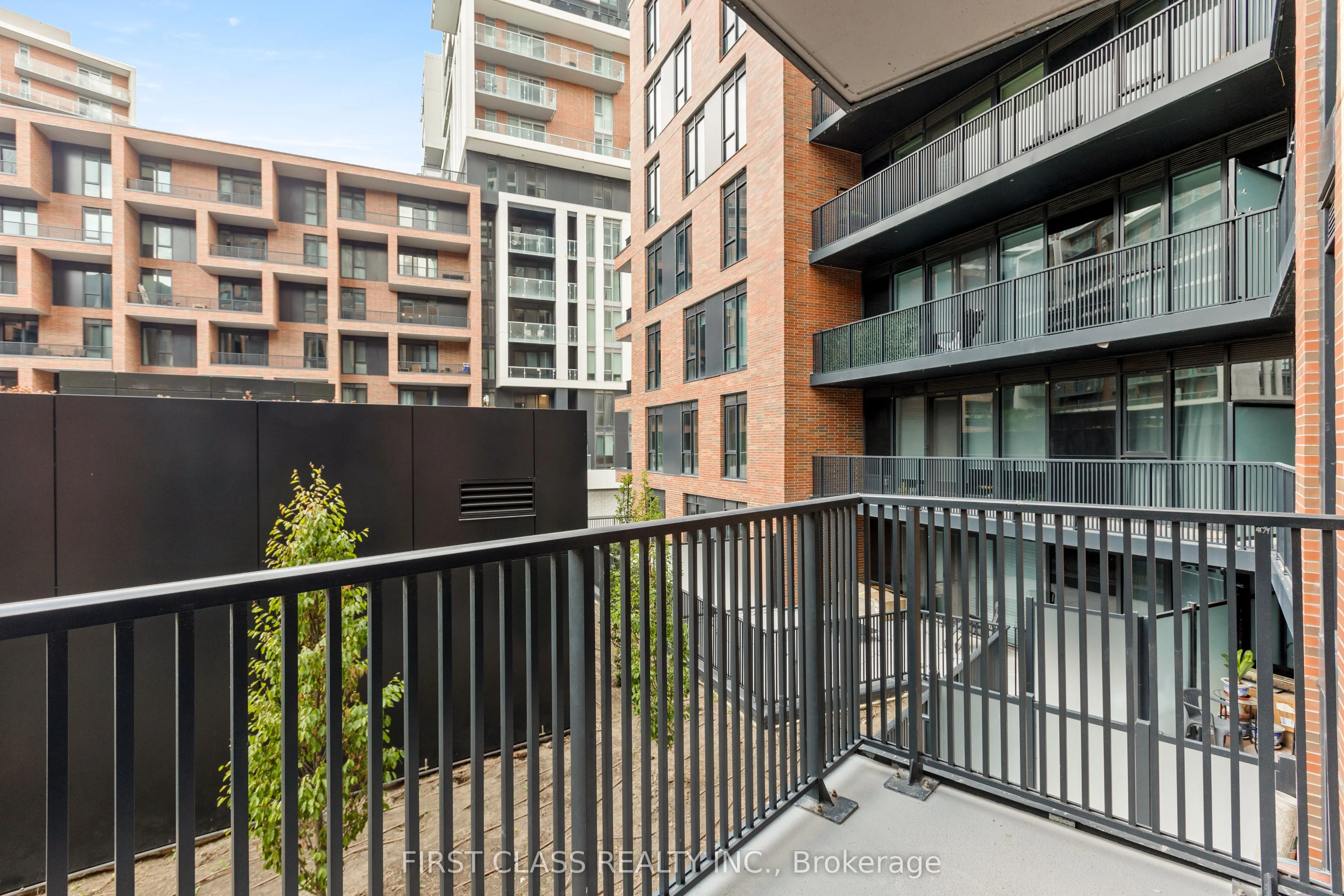 38 Simcoe Promenade W, #405
