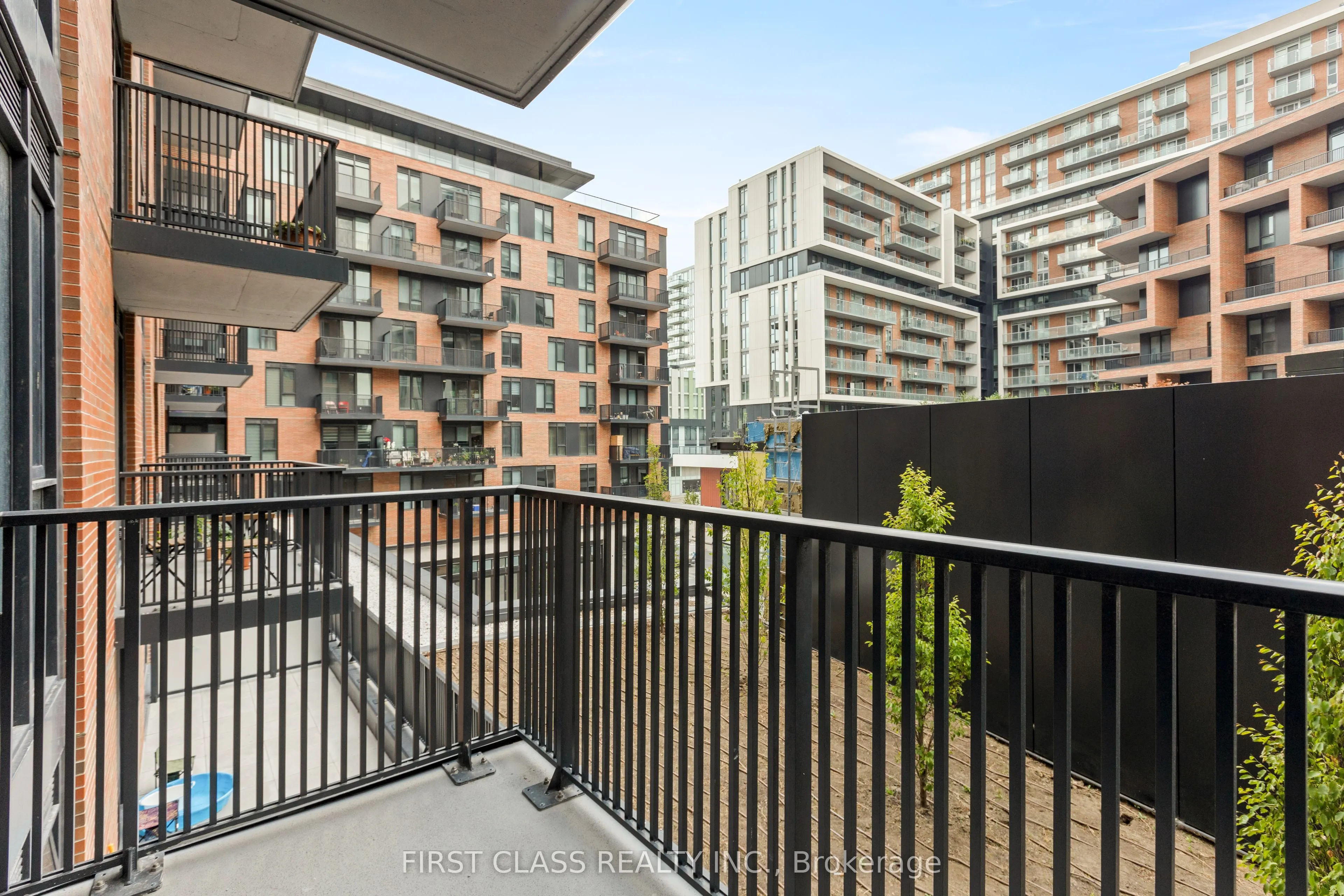 38 Simcoe Promenade W, #405