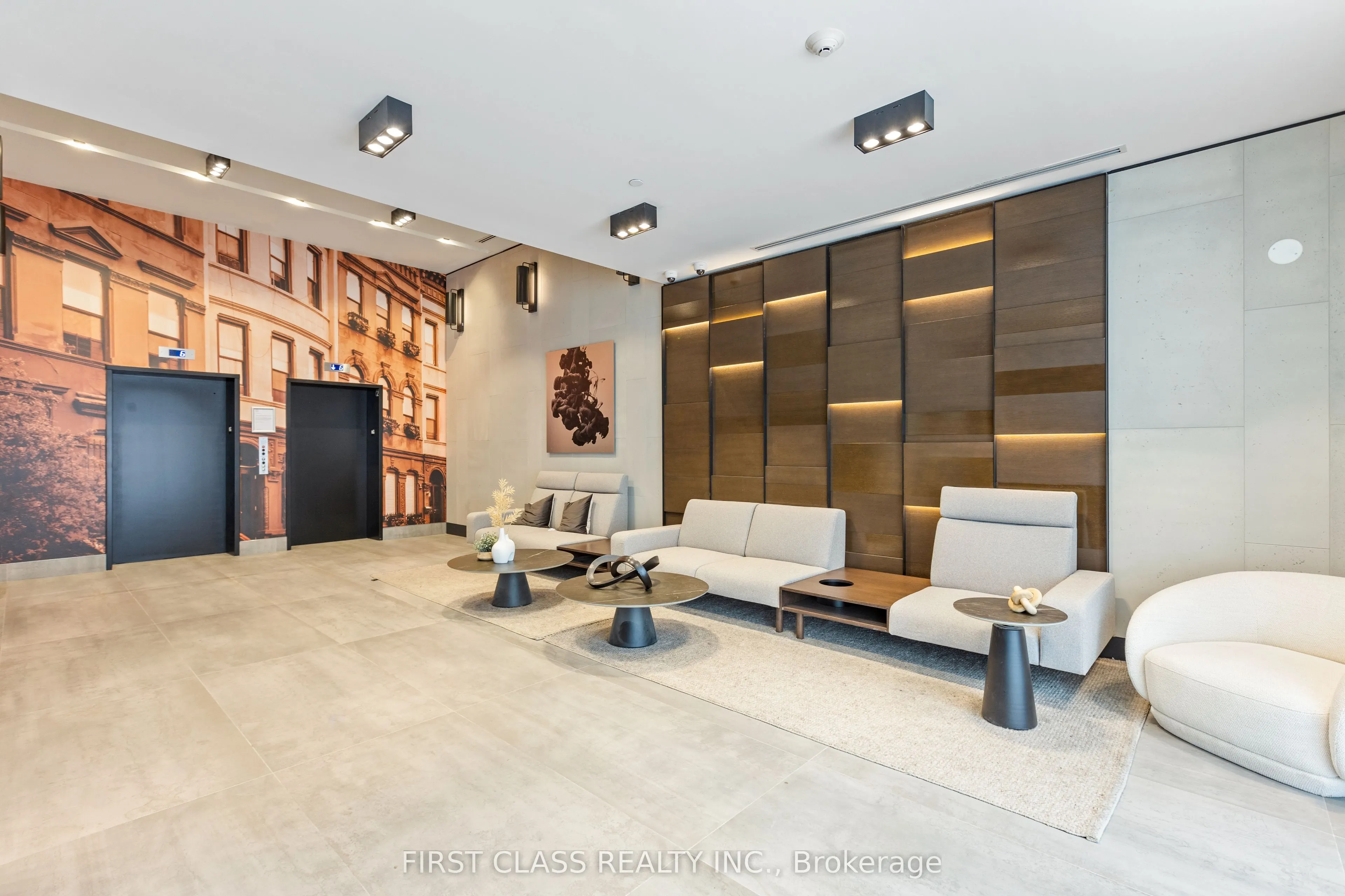 38 Simcoe Promenade W, #405