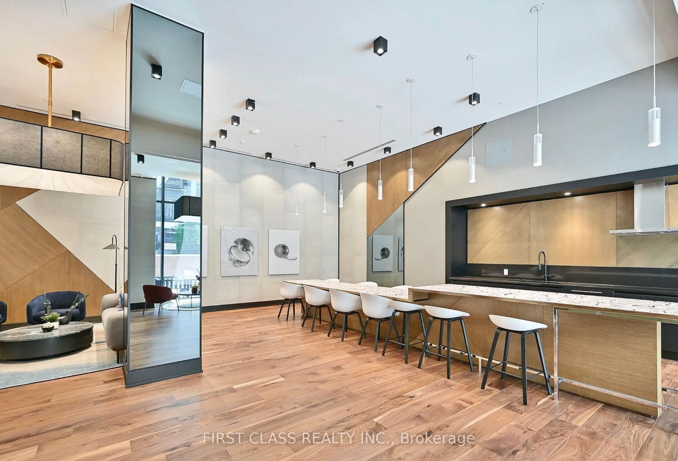 38 Simcoe Promenade W, #405