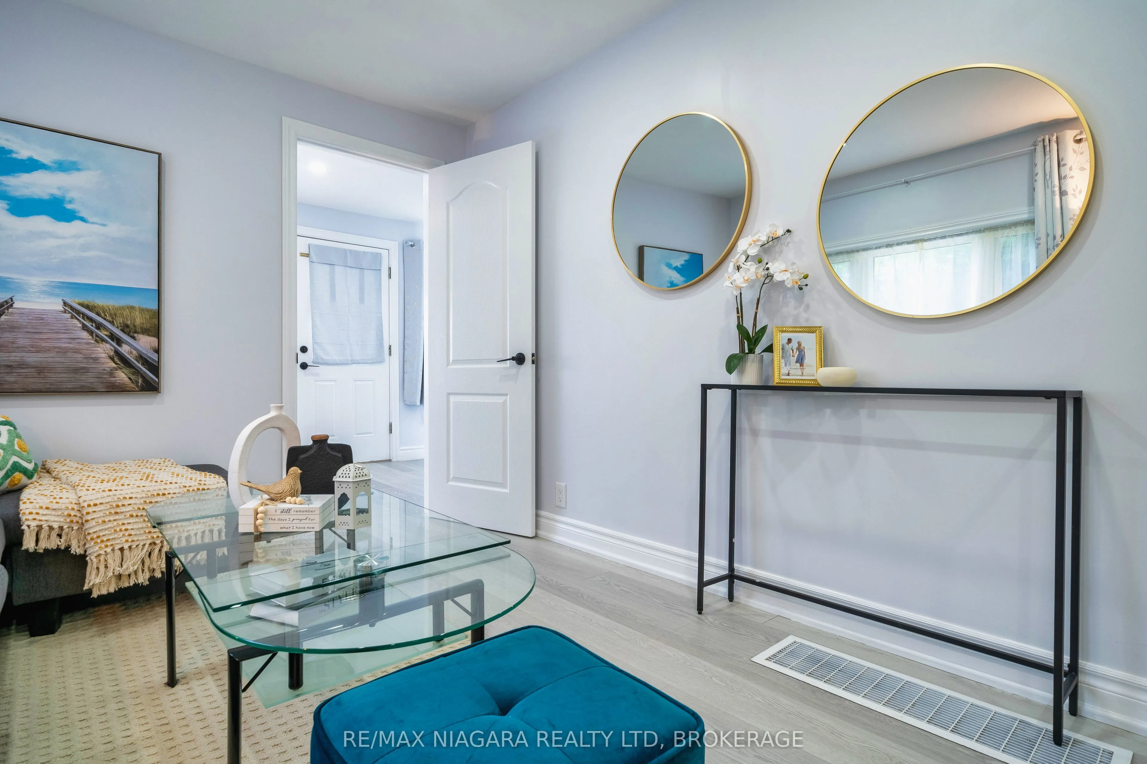402 The Queensway South