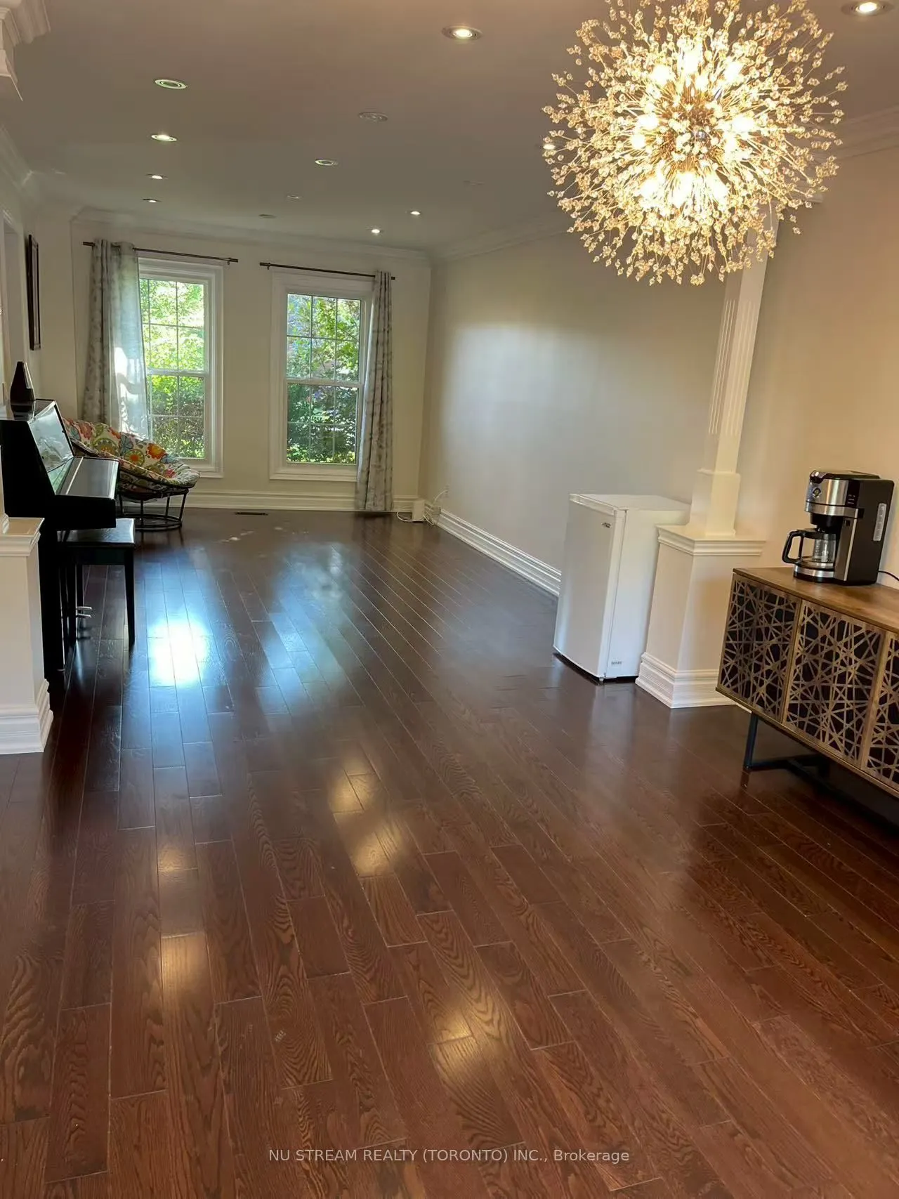 4 hickory Drive