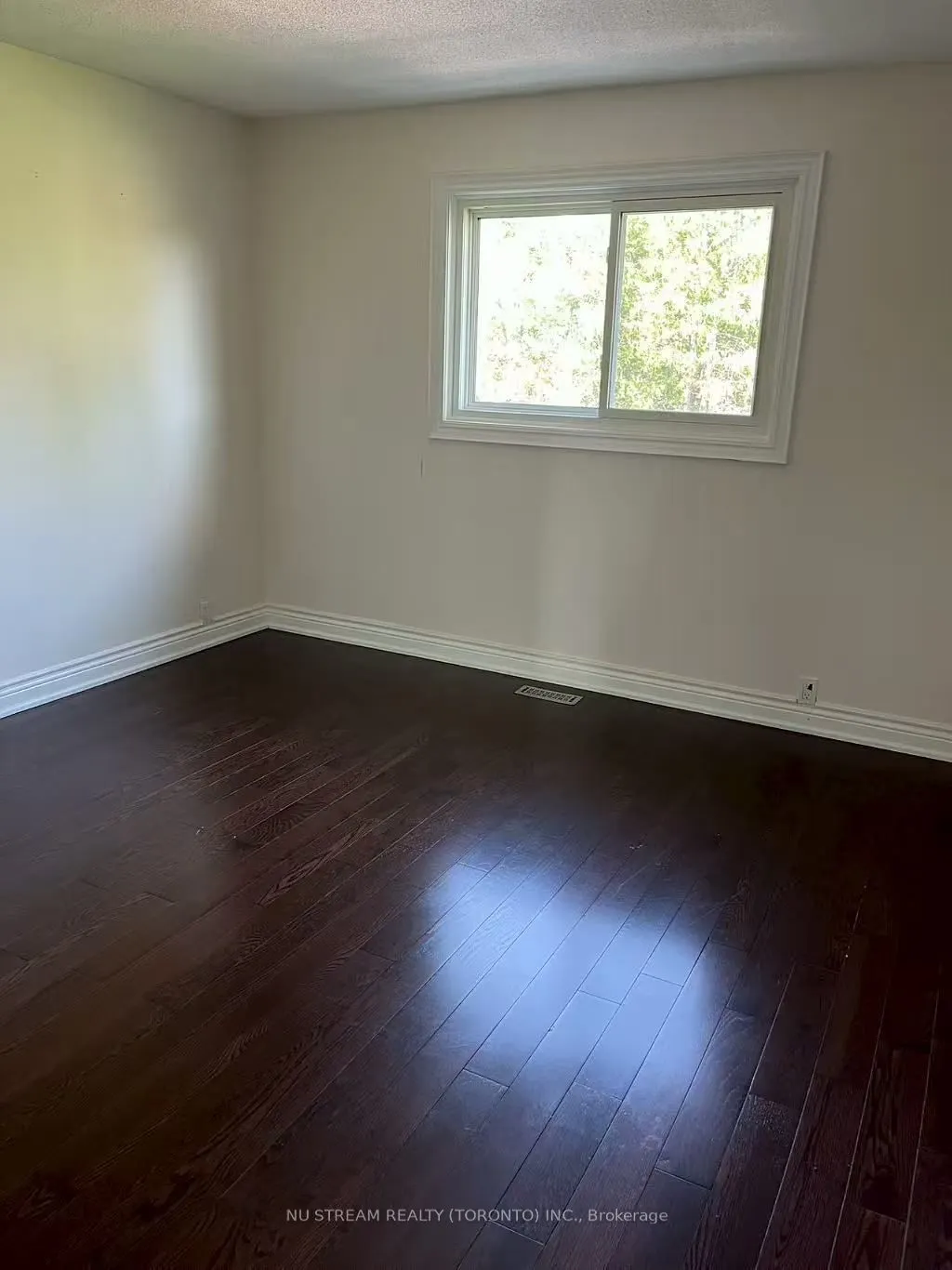 4 hickory Drive