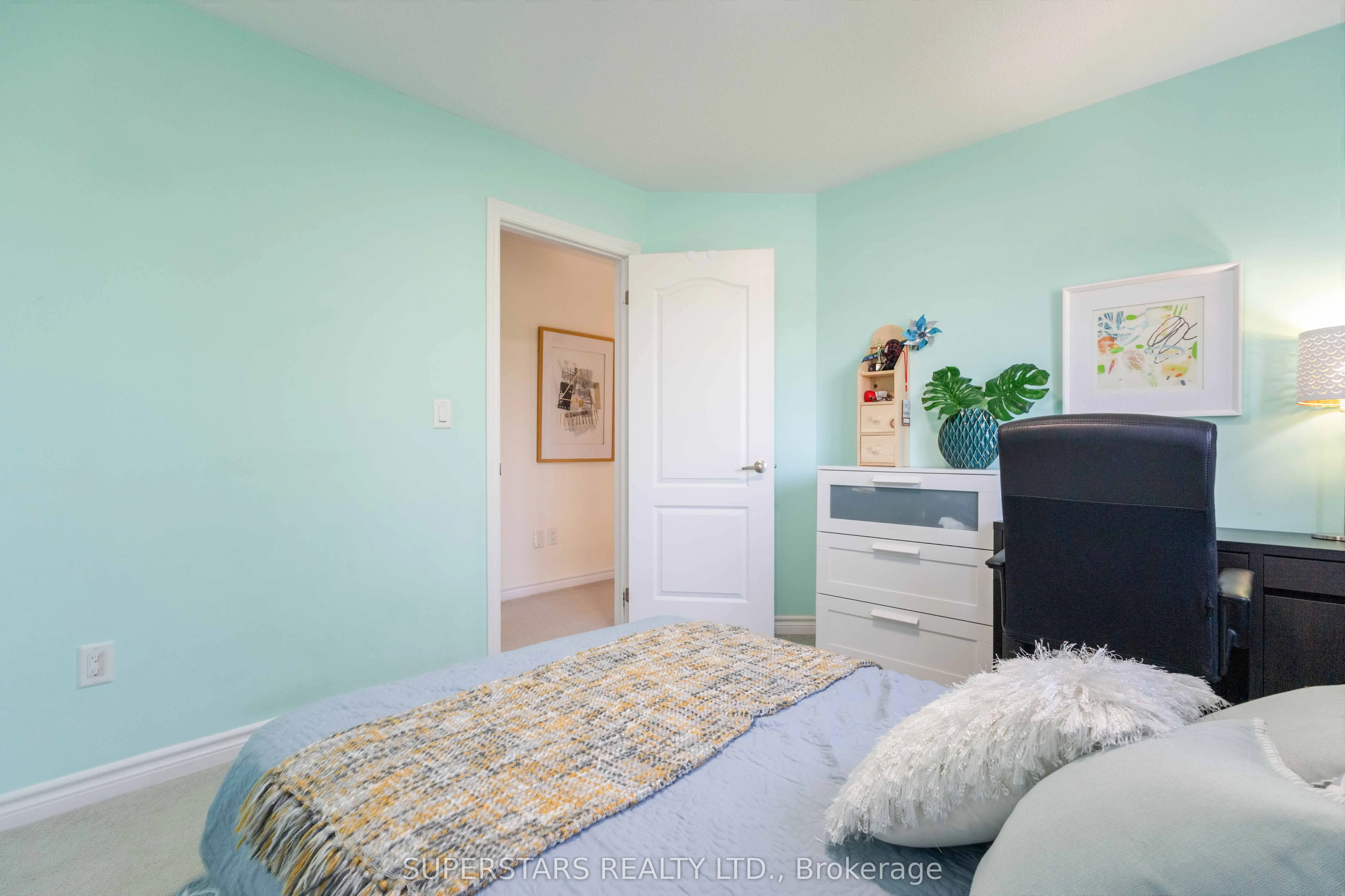 70 Living Cres Crescent