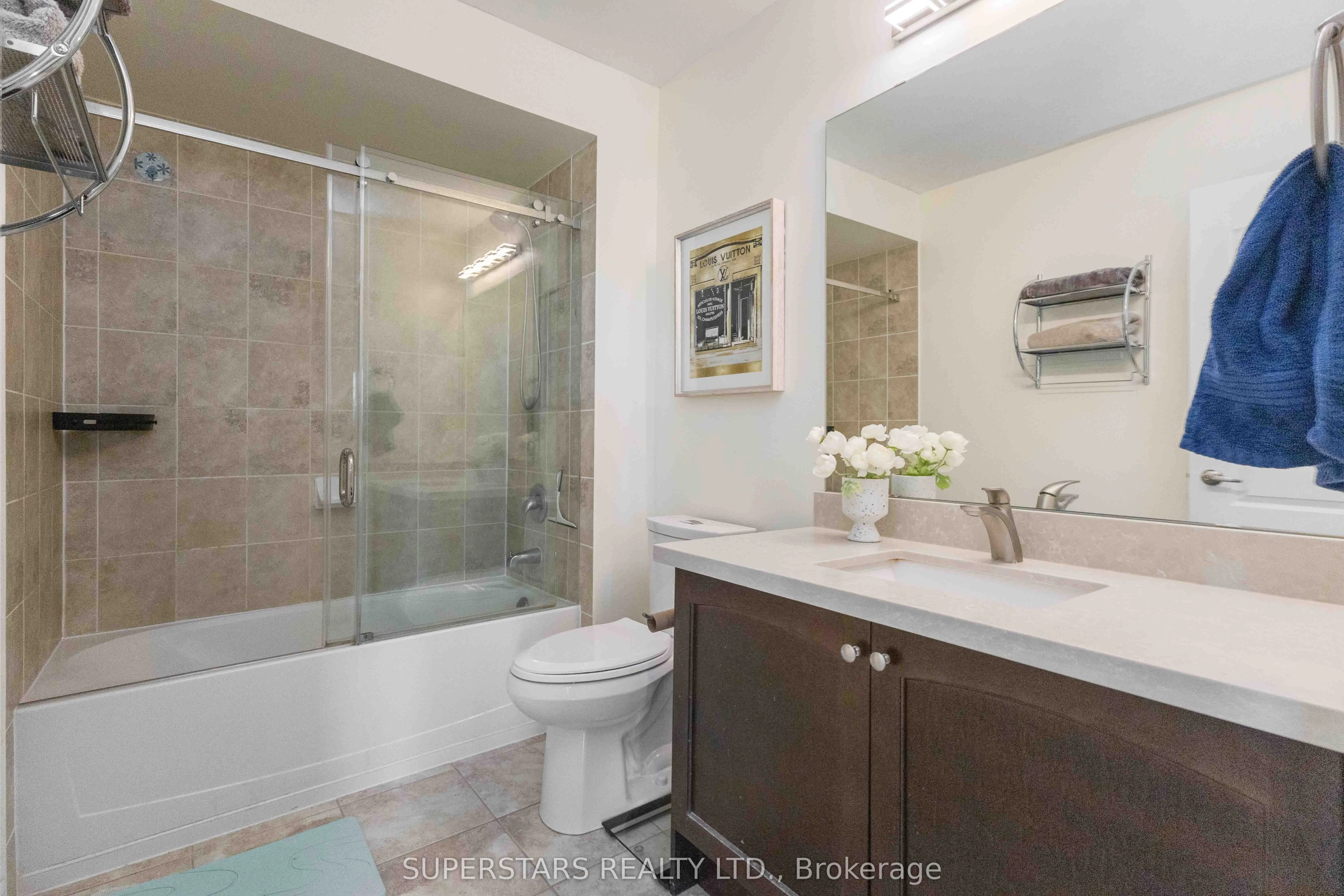 70 Living Cres Crescent