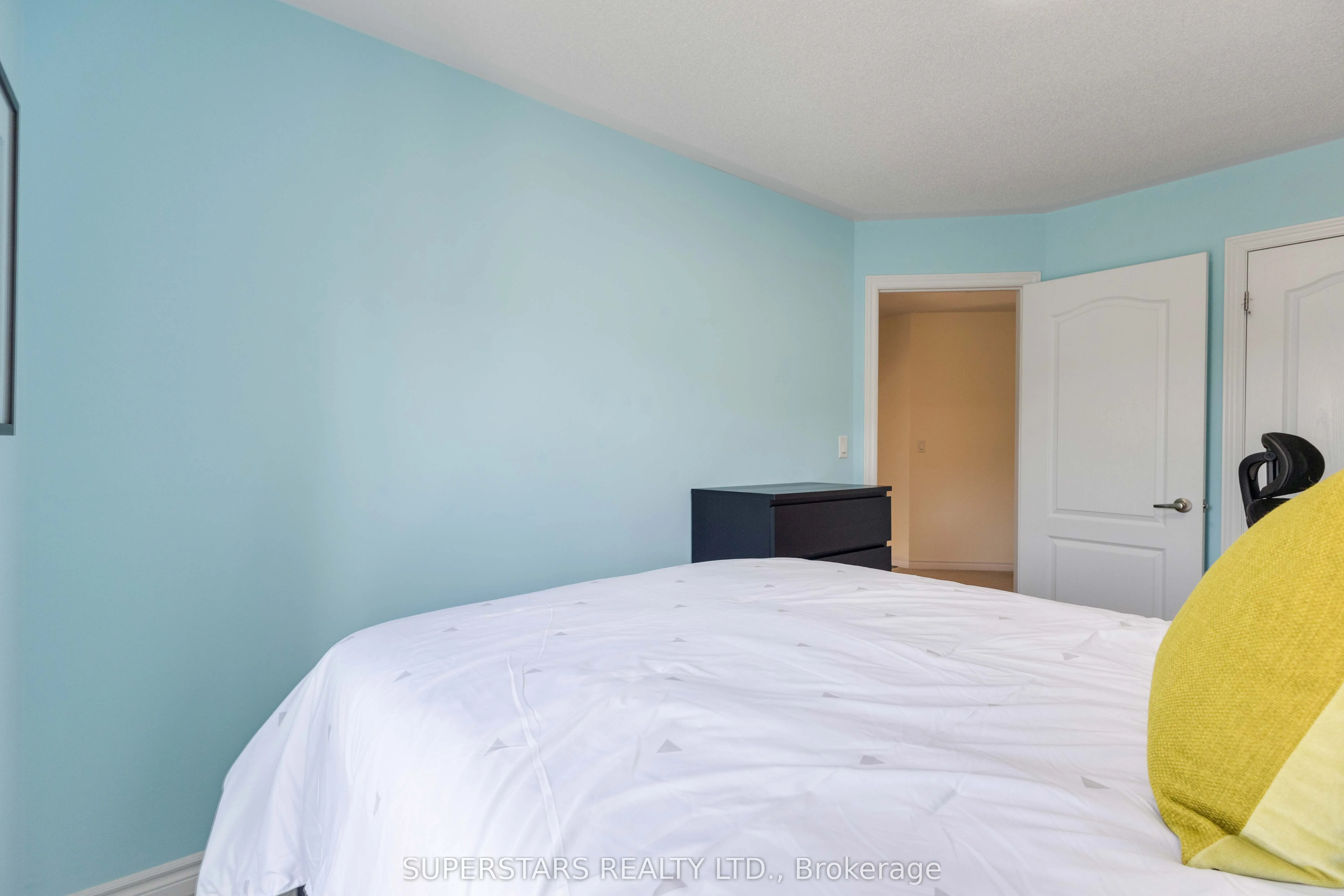 70 Living Cres Crescent