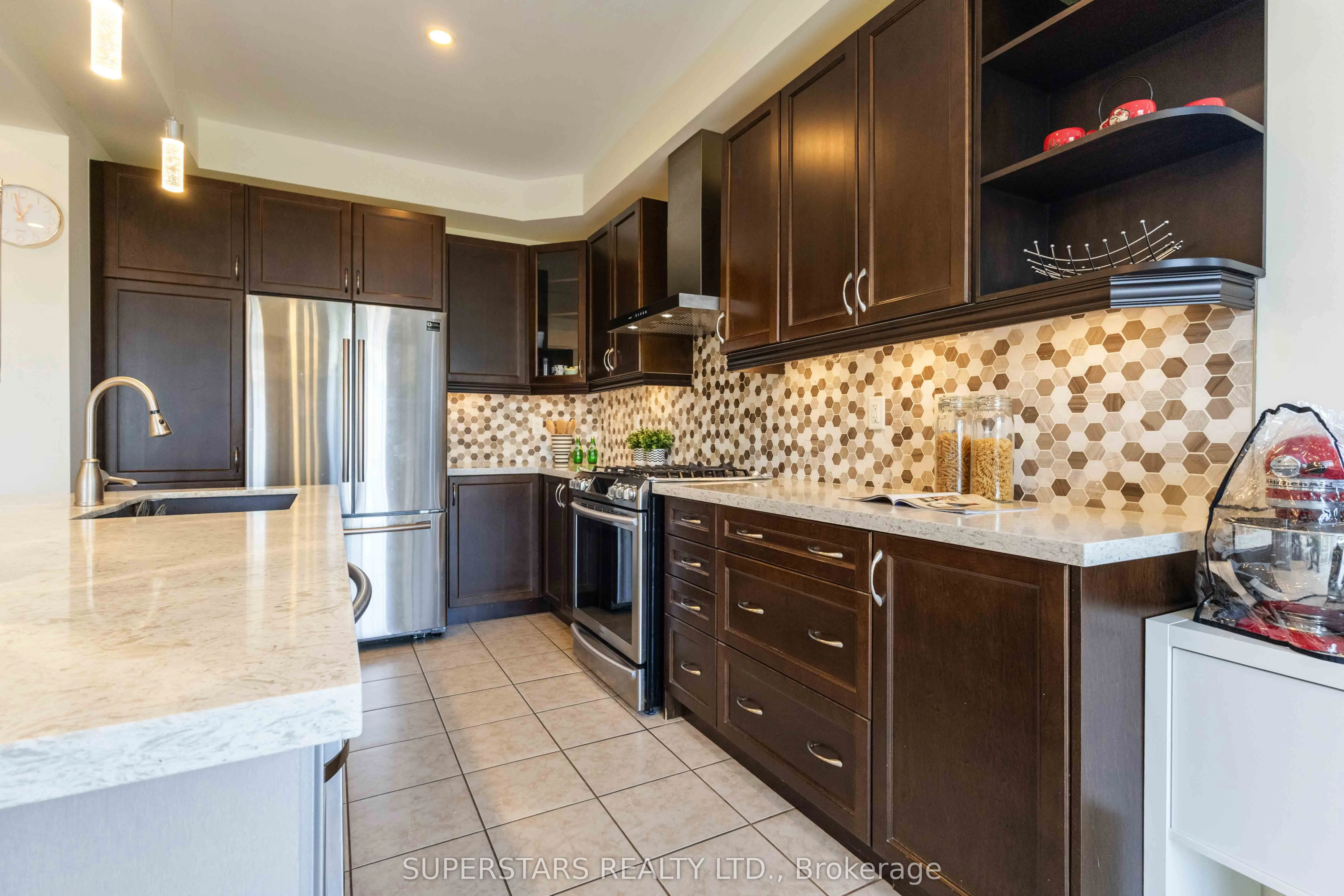 70 Living Cres Crescent