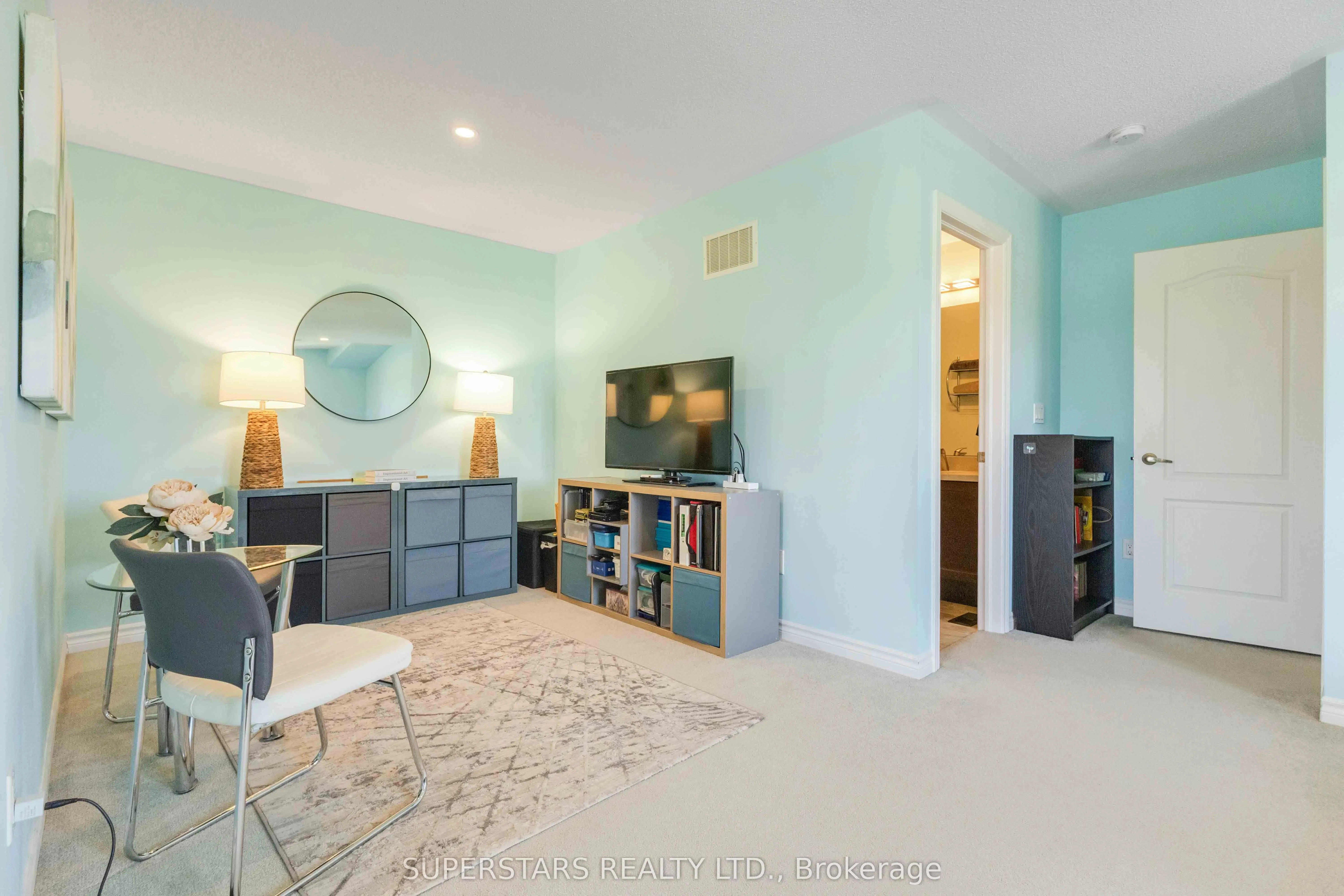 70 Living Cres Crescent