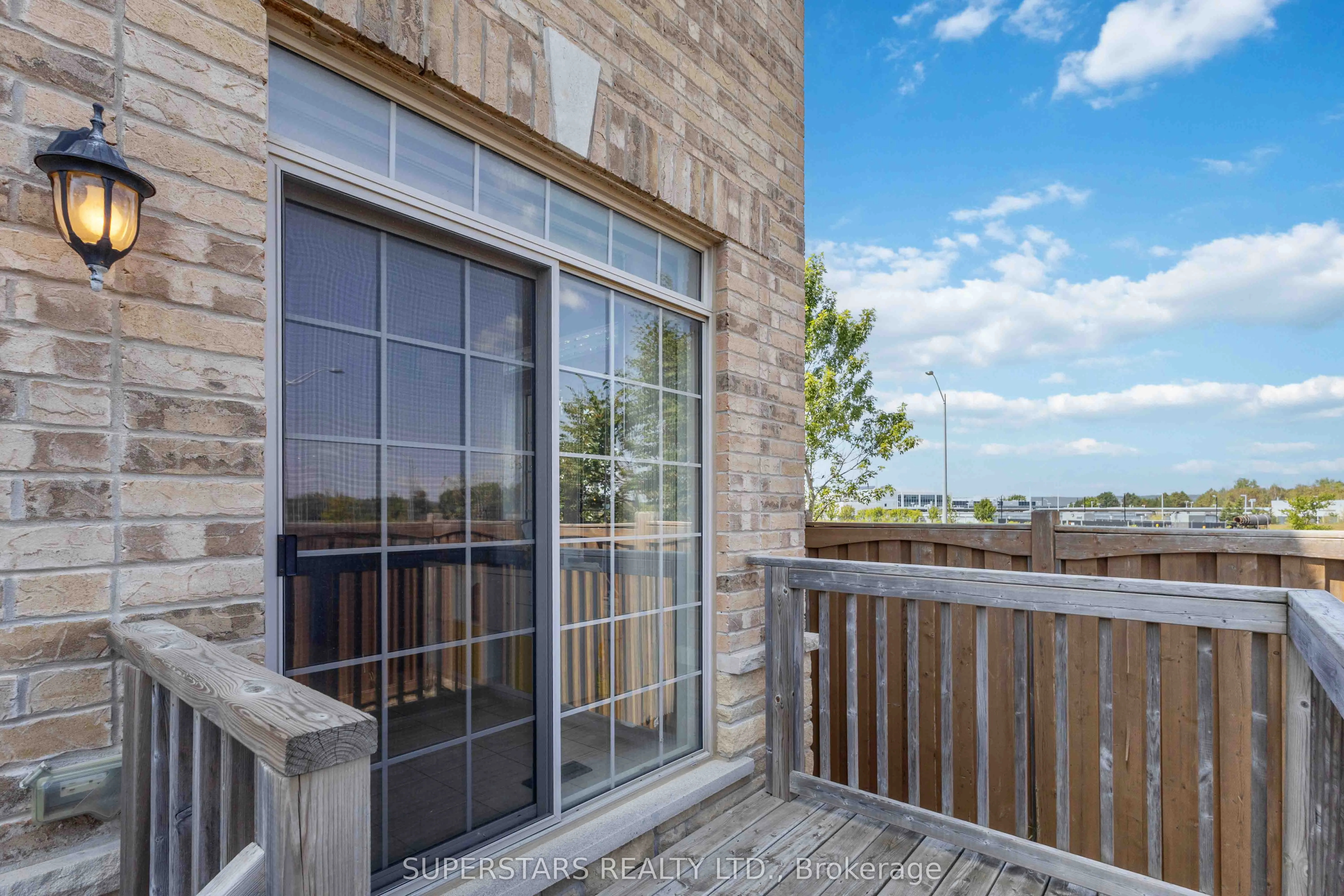 70 Living Cres Crescent