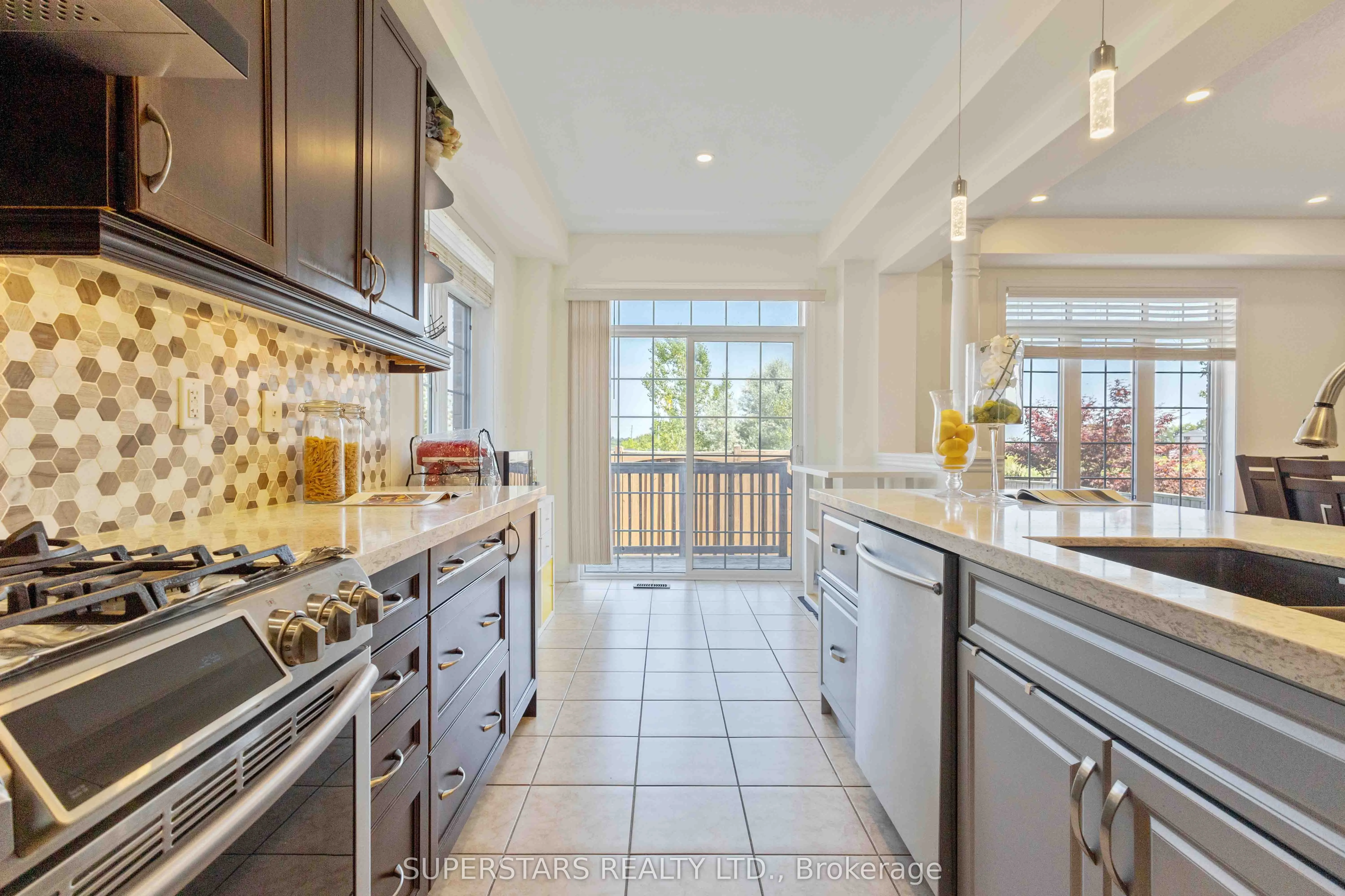 70 Living Cres Crescent
